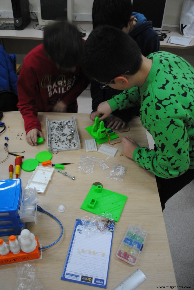 Dual-Axis Solar Tracker with Auto & Manual Control – Efficient Sun‑Tracking System