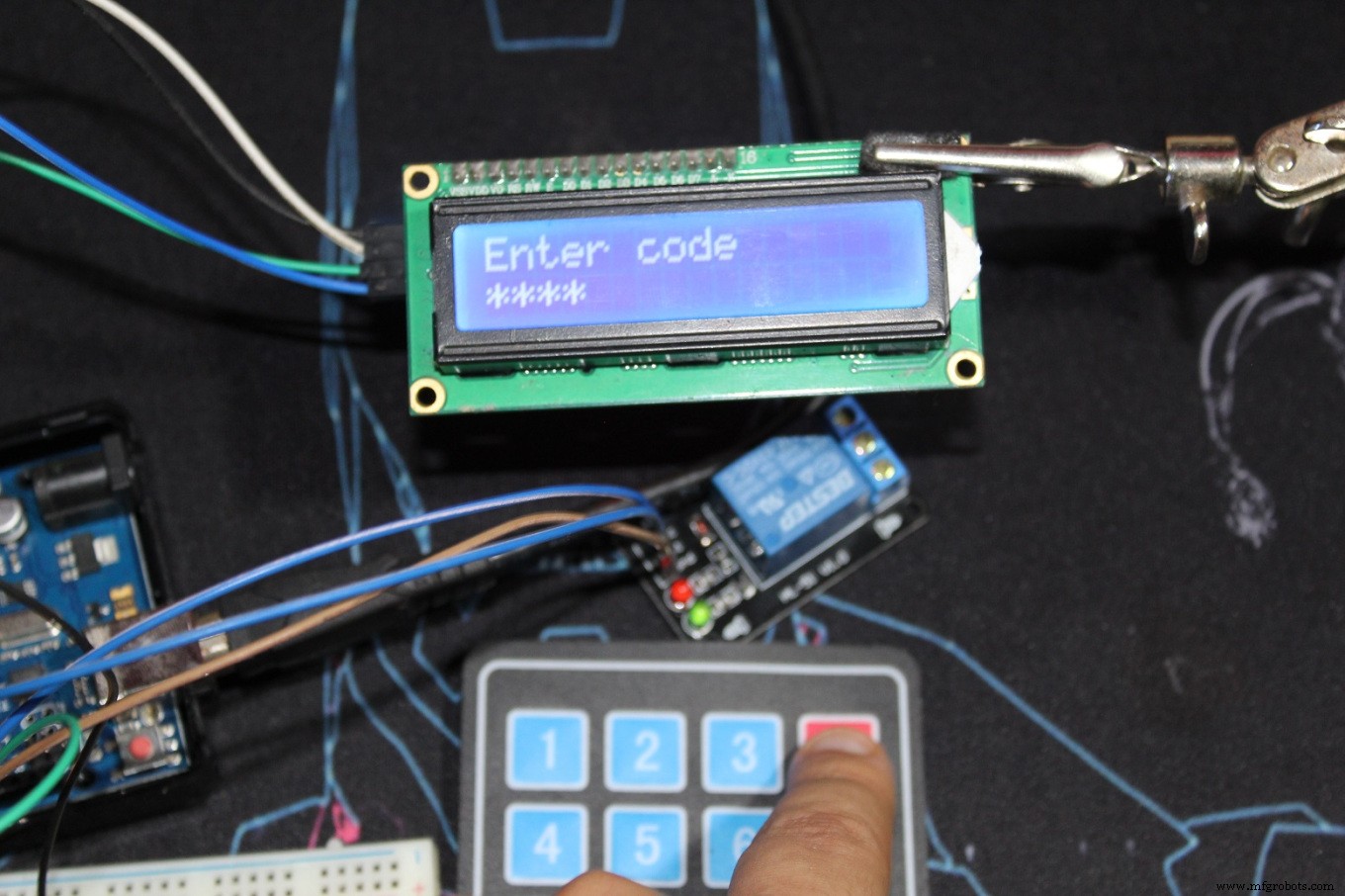 Arduino Keypad Door Lock with User-Defined Code
