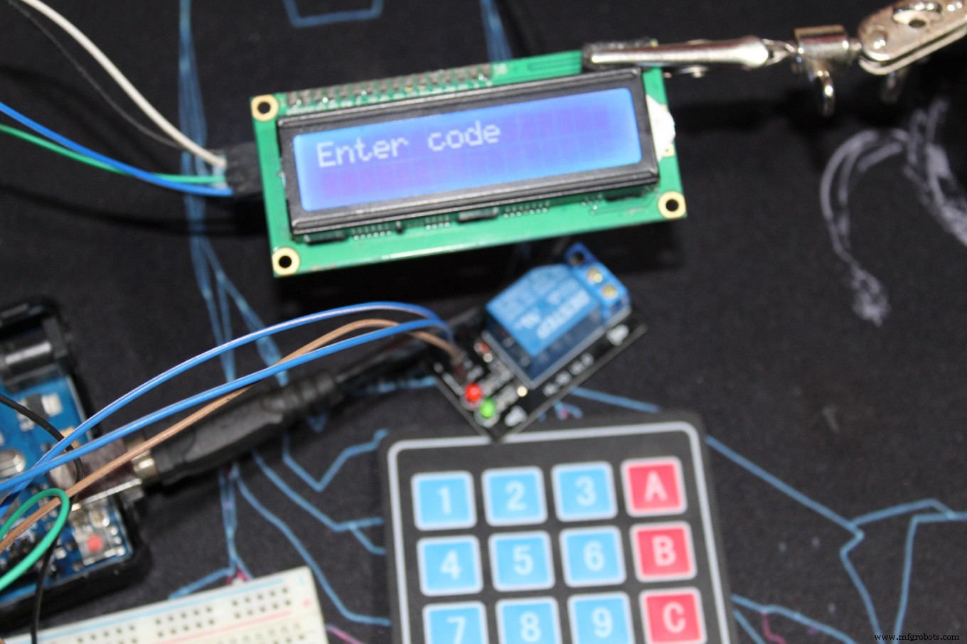 Arduino Keypad Door Lock with User-Defined Code