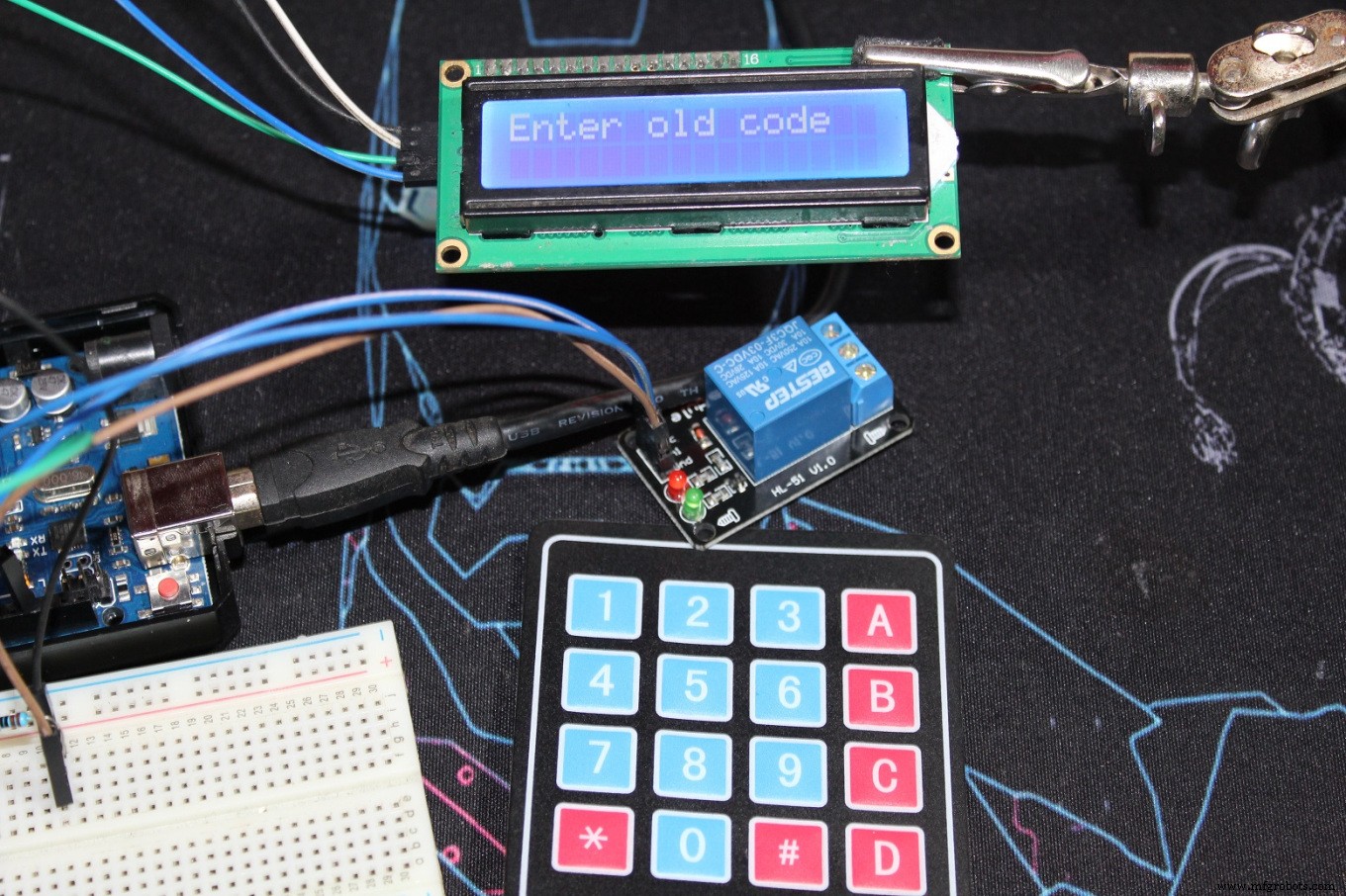 Arduino Keypad Door Lock with User-Defined Code