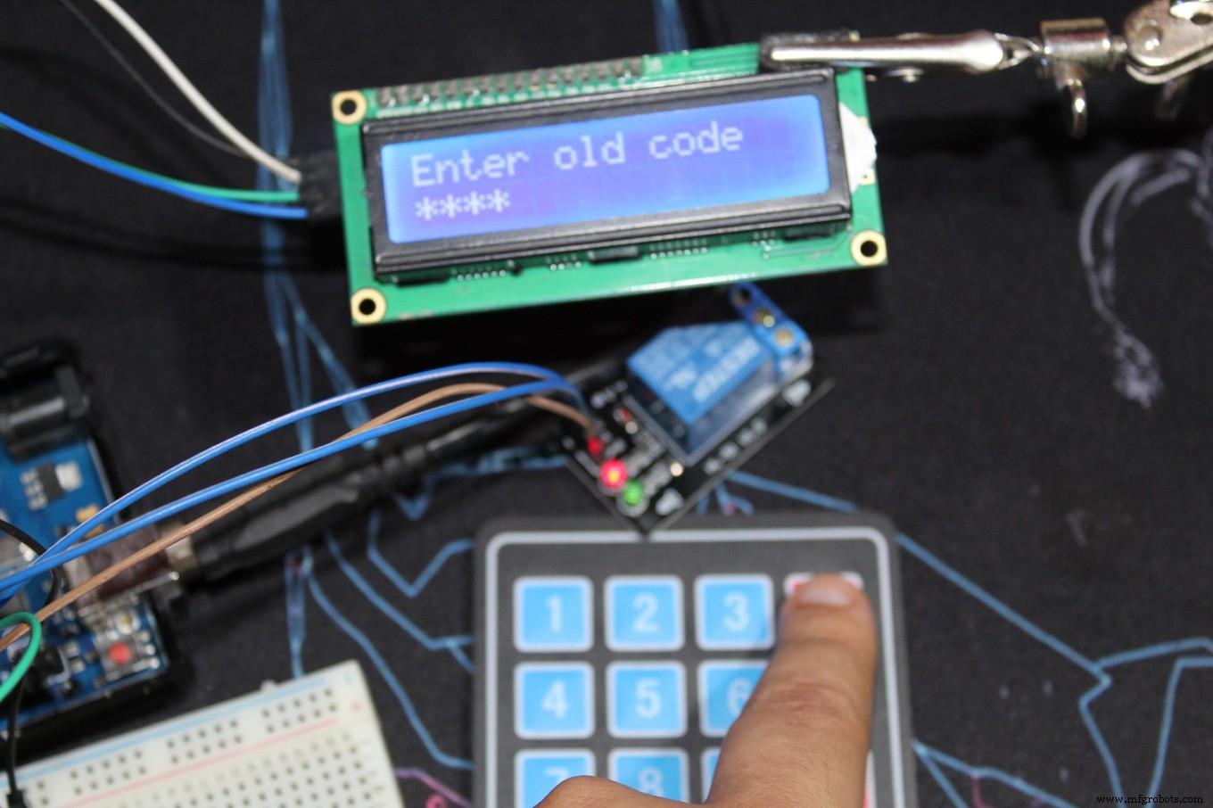 Arduino Keypad Door Lock with User-Defined Code