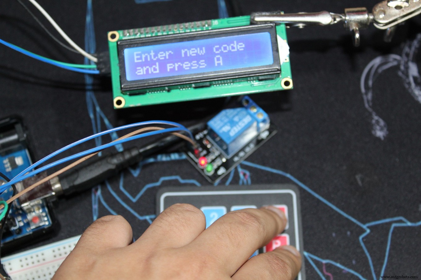 Arduino Keypad Door Lock with User-Defined Code