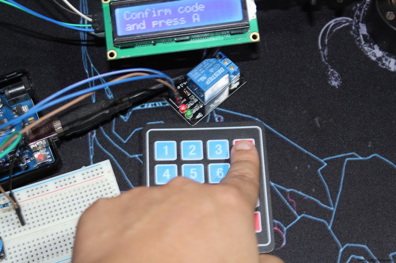 Arduino Keypad Door Lock with User-Defined Code