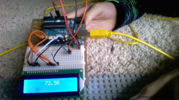 Arduino Temperature Sensor Project: Read, Convert, and Display Fahrenheit