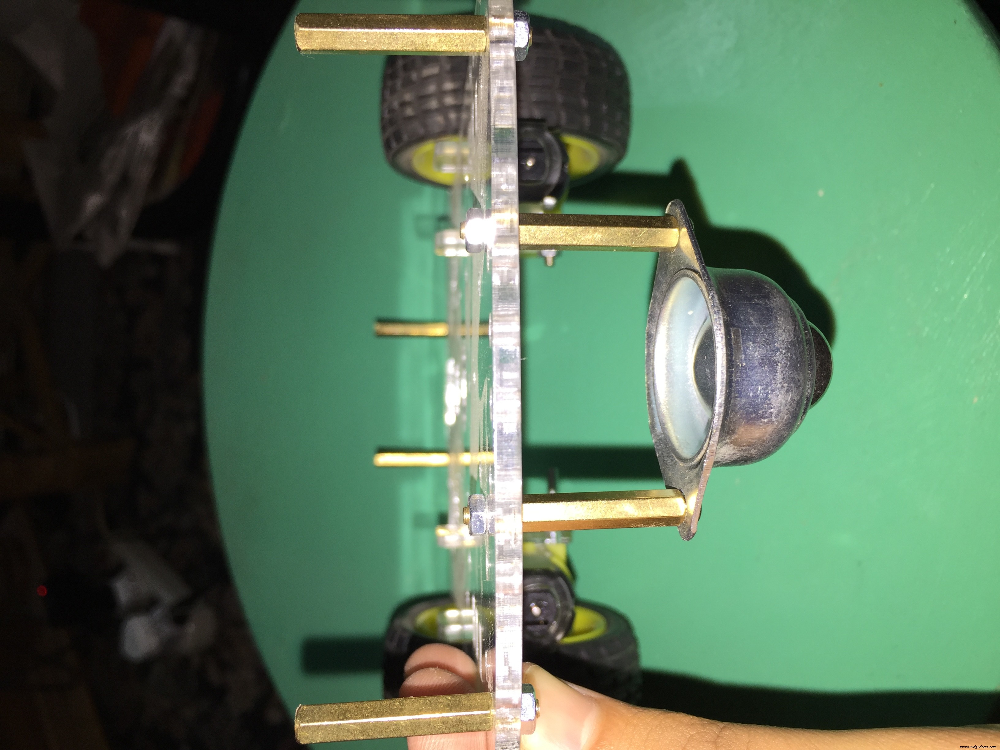 Bluetooth‑Controlled Pick‑and‑Place Robot Kit: Arduino UNO + 2‑DOF Arm & Smart Car Chassis