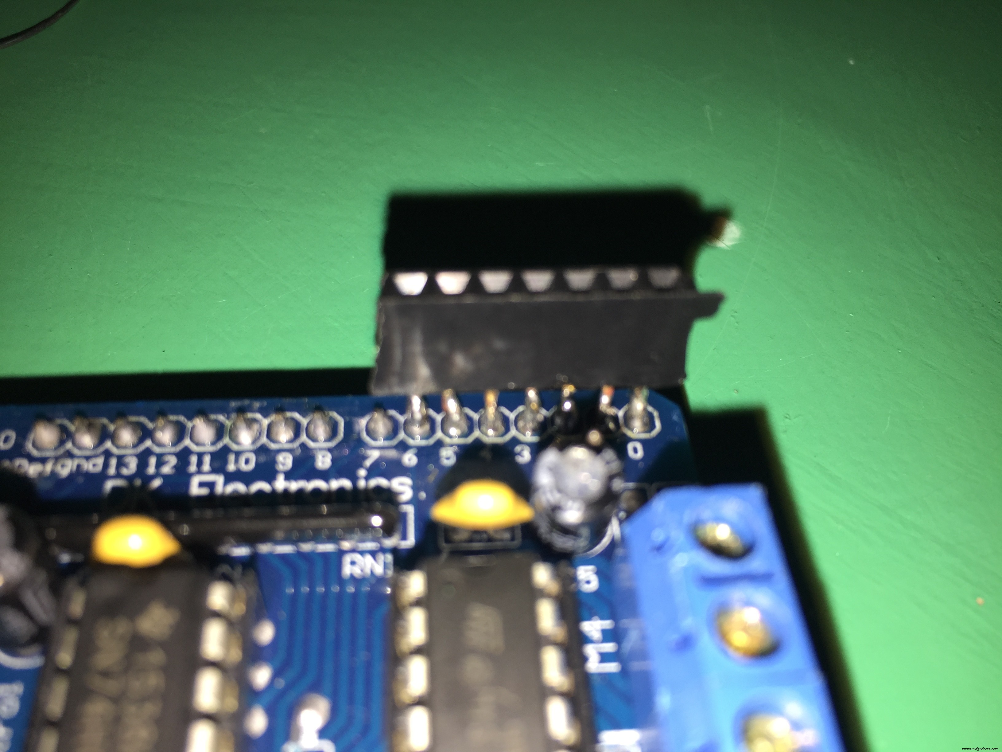 Bluetooth‑Controlled Pick‑and‑Place Robot Kit: Arduino UNO + 2‑DOF Arm & Smart Car Chassis