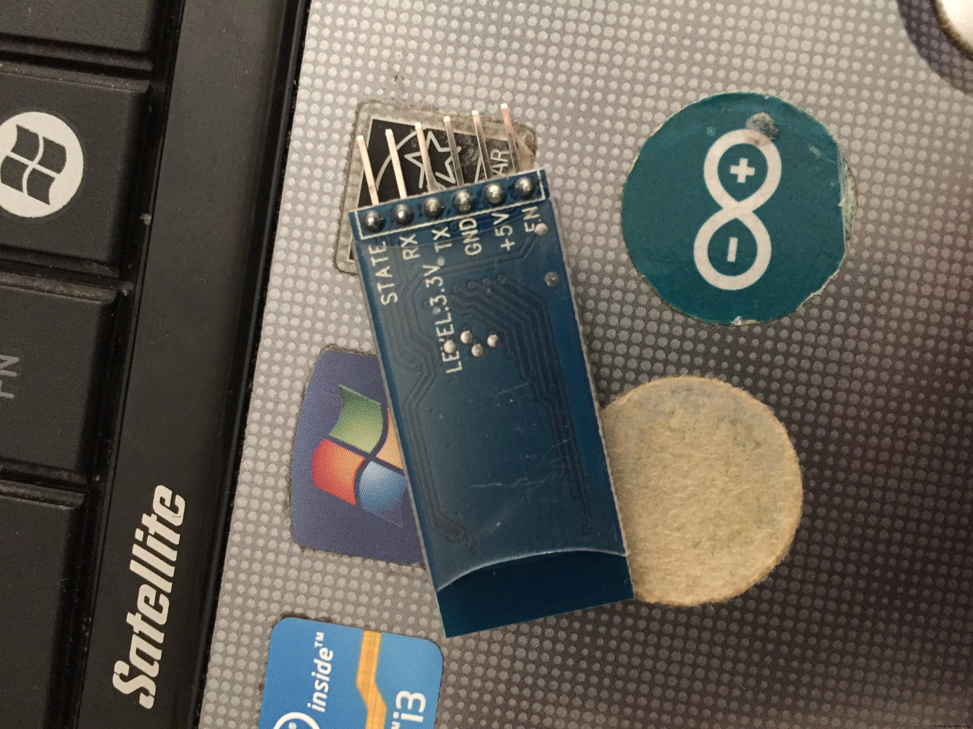 Bluetooth‑Controlled Pick‑and‑Place Robot Kit: Arduino UNO + 2‑DOF Arm & Smart Car Chassis