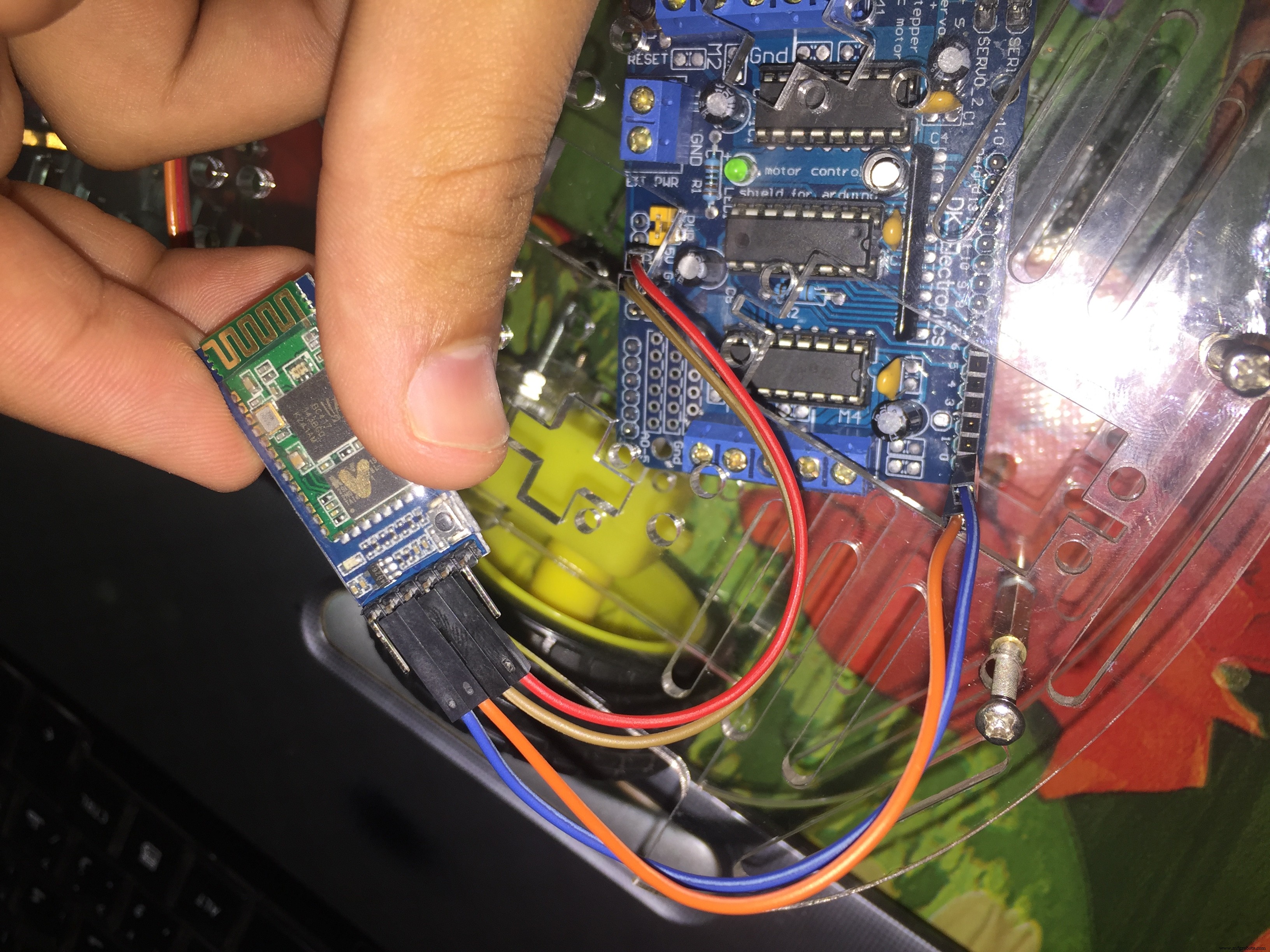 Bluetooth‑Controlled Pick‑and‑Place Robot Kit: Arduino UNO + 2‑DOF Arm & Smart Car Chassis