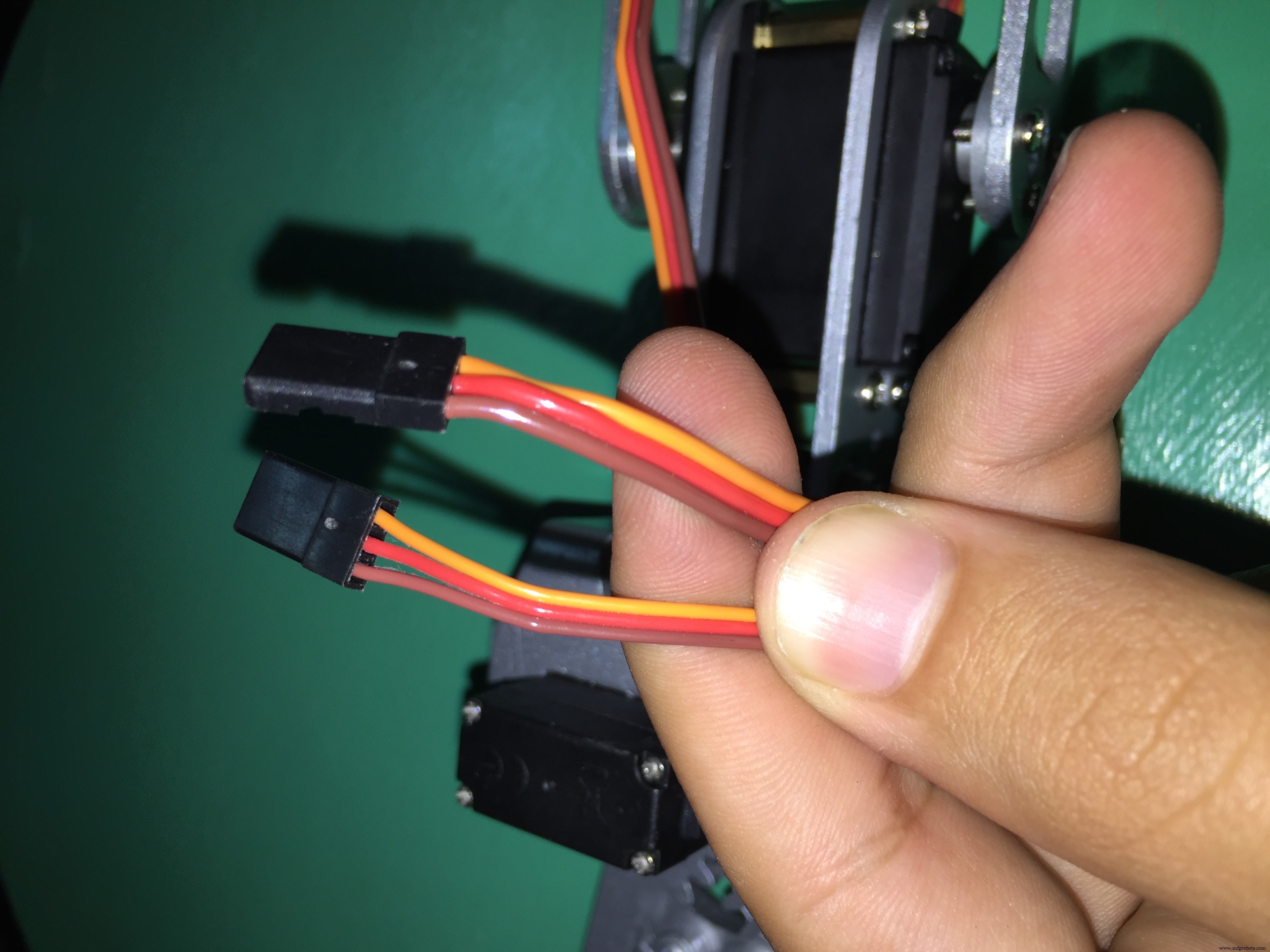 Bluetooth‑Controlled Pick‑and‑Place Robot Kit: Arduino UNO + 2‑DOF Arm & Smart Car Chassis