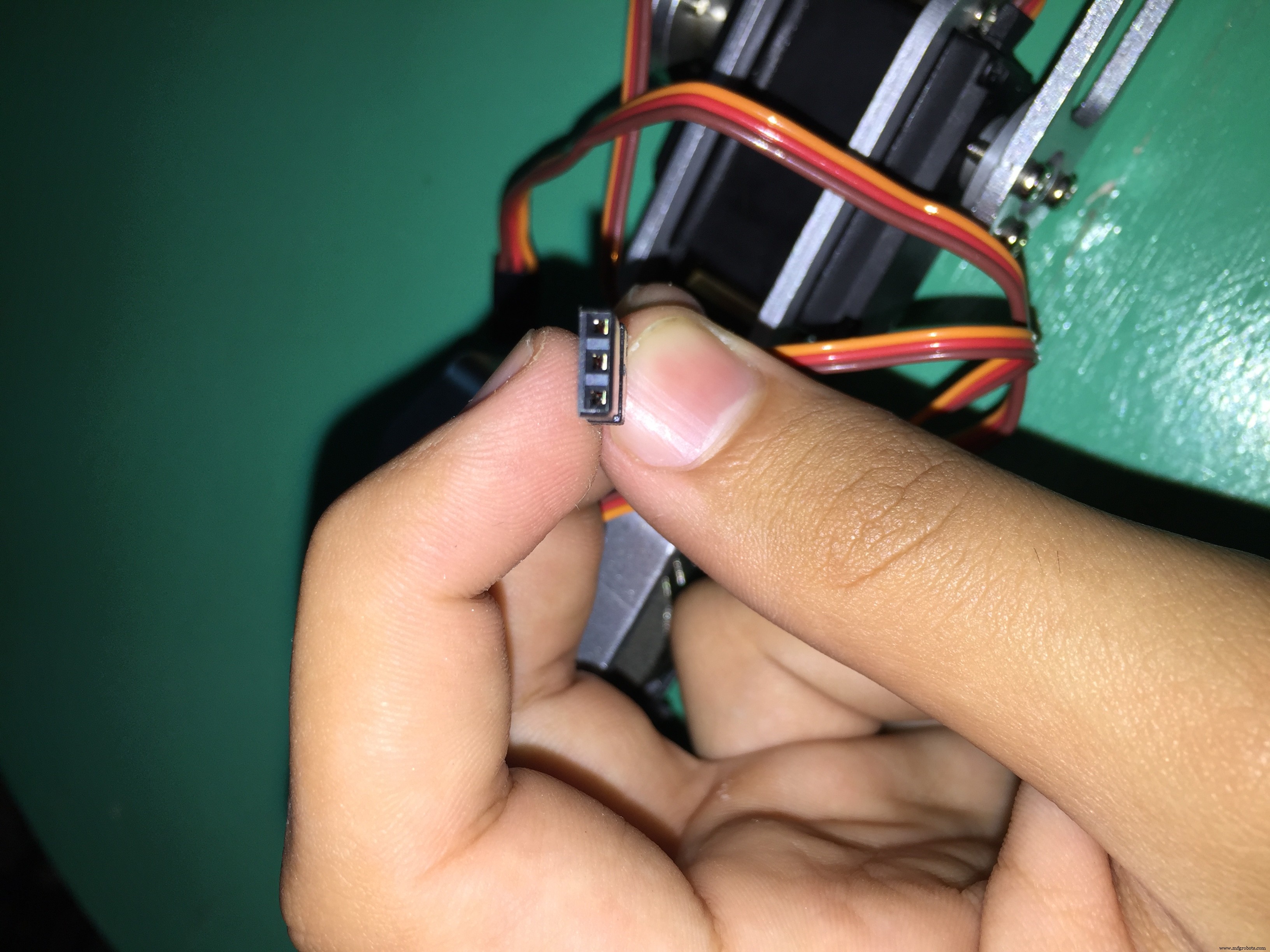 Bluetooth‑Controlled Pick‑and‑Place Robot Kit: Arduino UNO + 2‑DOF Arm & Smart Car Chassis