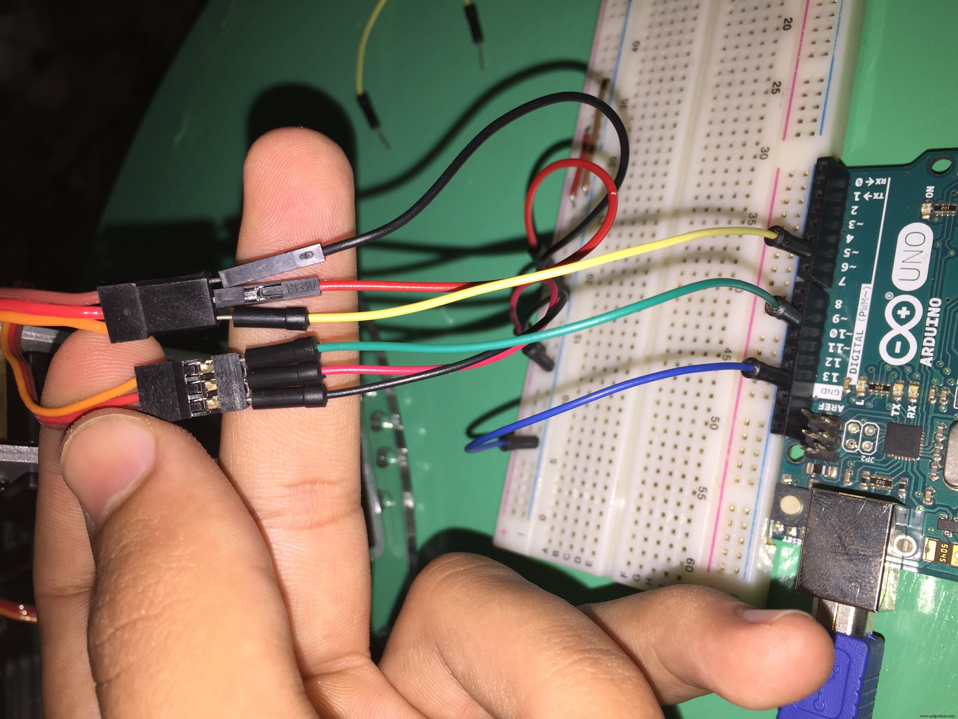 Bluetooth‑Controlled Pick‑and‑Place Robot Kit: Arduino UNO + 2‑DOF Arm & Smart Car Chassis