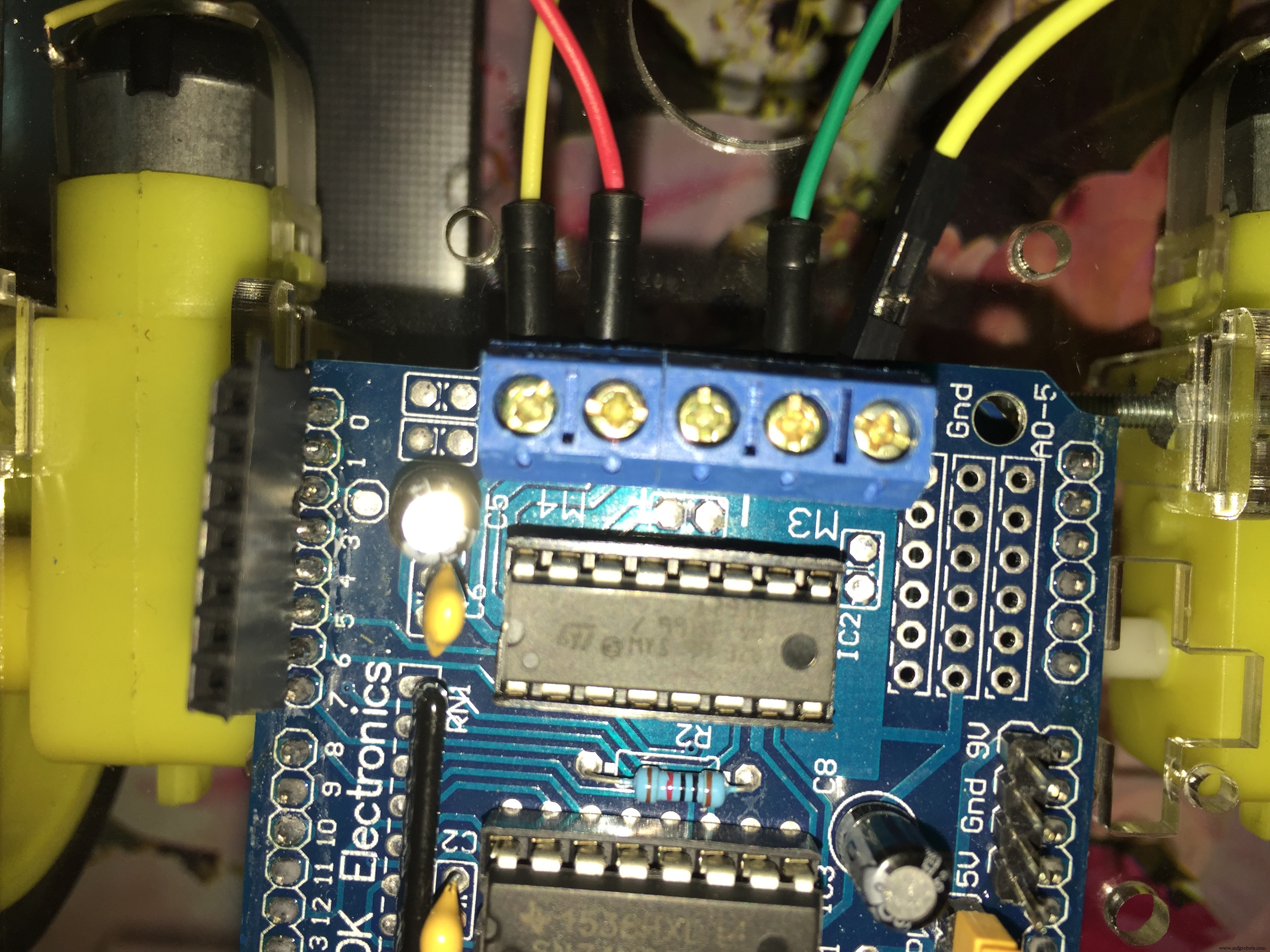 Bluetooth‑Controlled Pick‑and‑Place Robot Kit: Arduino UNO + 2‑DOF Arm & Smart Car Chassis