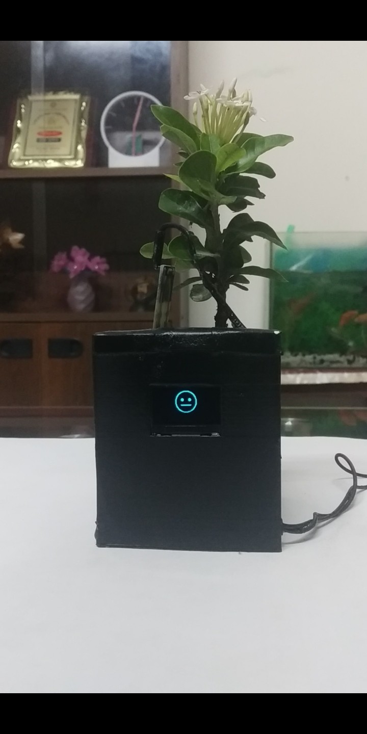 EmoPot: Smart Plant Pot That Visualizes Your Plant’s Health