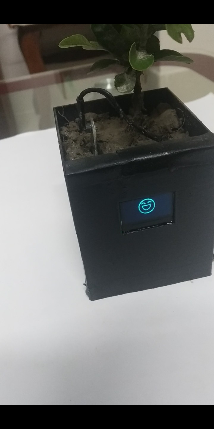 EmoPot: Smart Plant Pot That Visualizes Your Plant’s Health