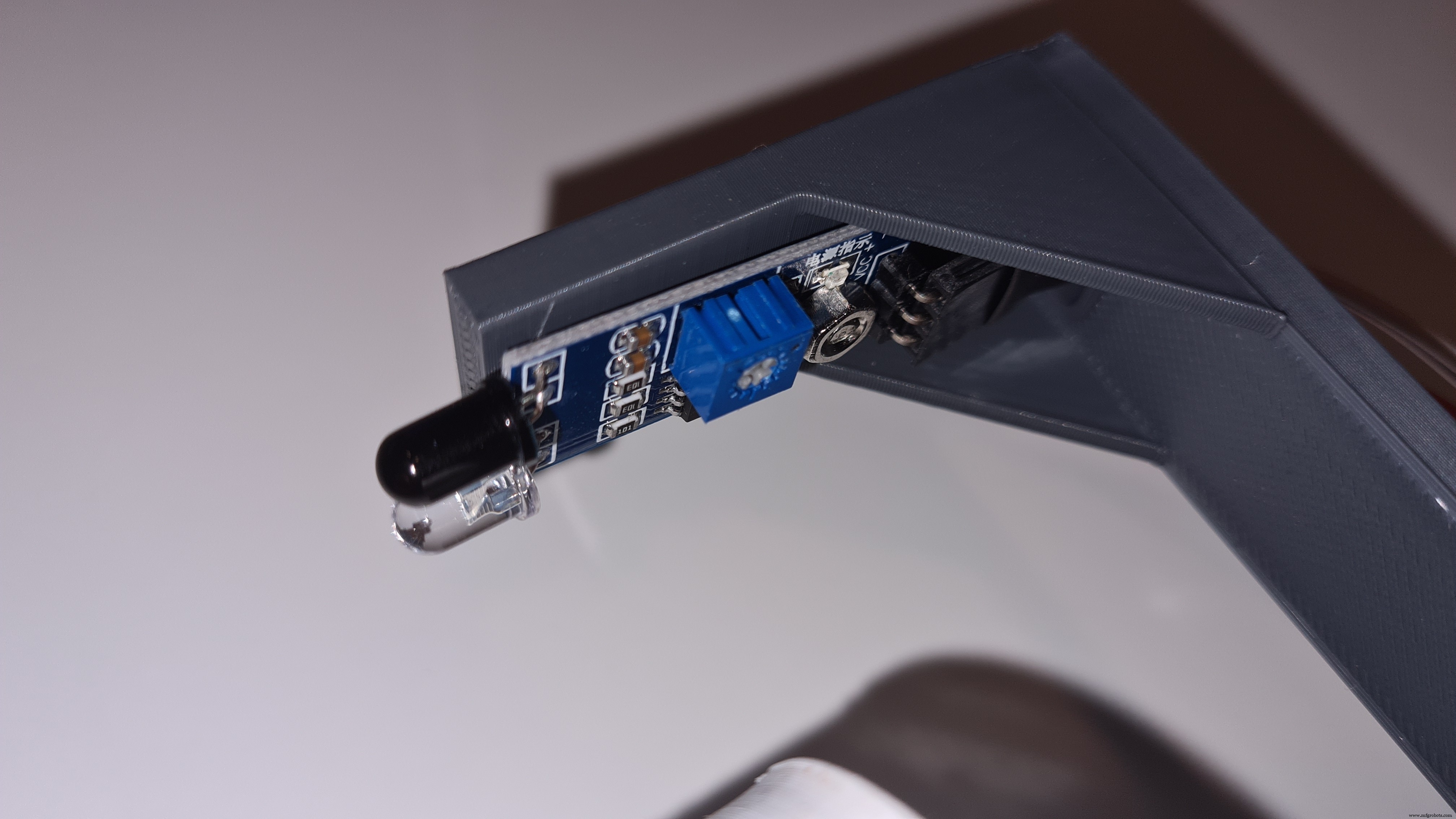 Smart Automatic Hand Sanitizer – Effortless Hygiene with Arduino-Controlled System