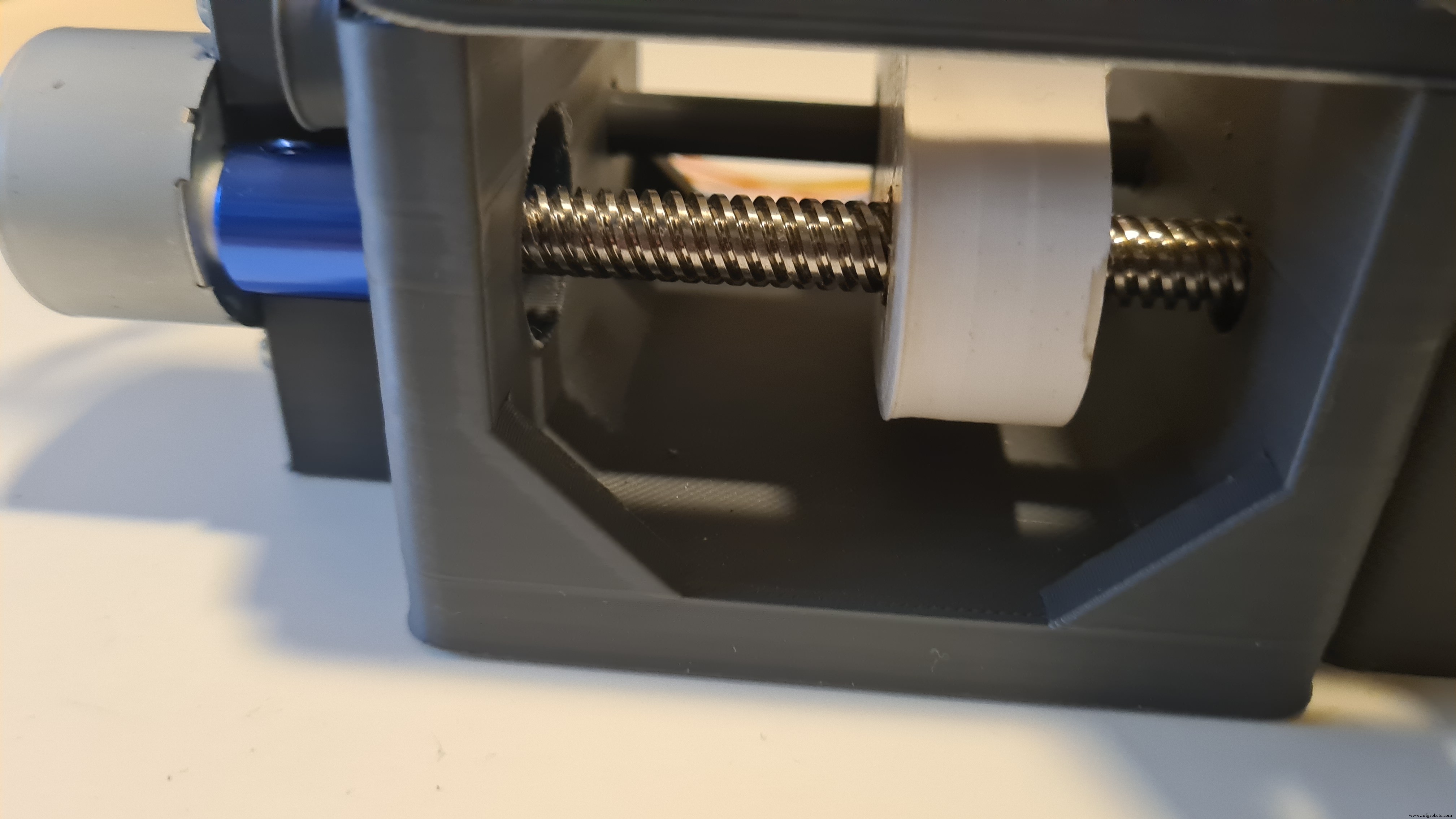 Smart Automatic Hand Sanitizer – Effortless Hygiene with Arduino-Controlled System