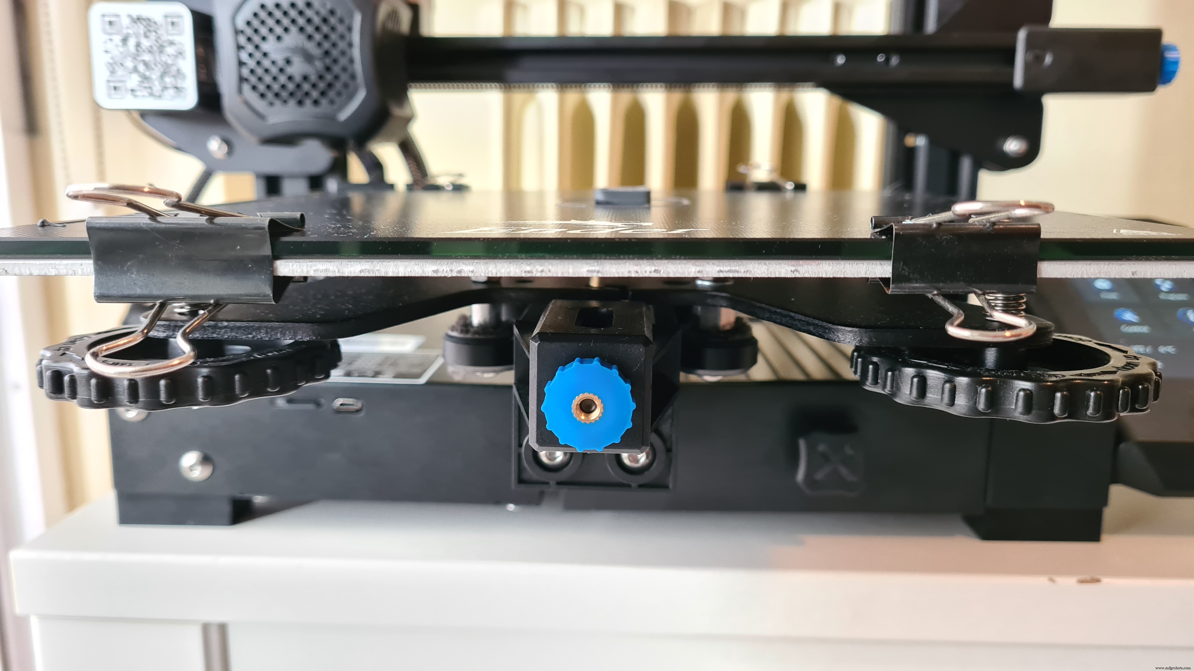 Smart Automatic Hand Sanitizer – Effortless Hygiene with Arduino-Controlled System