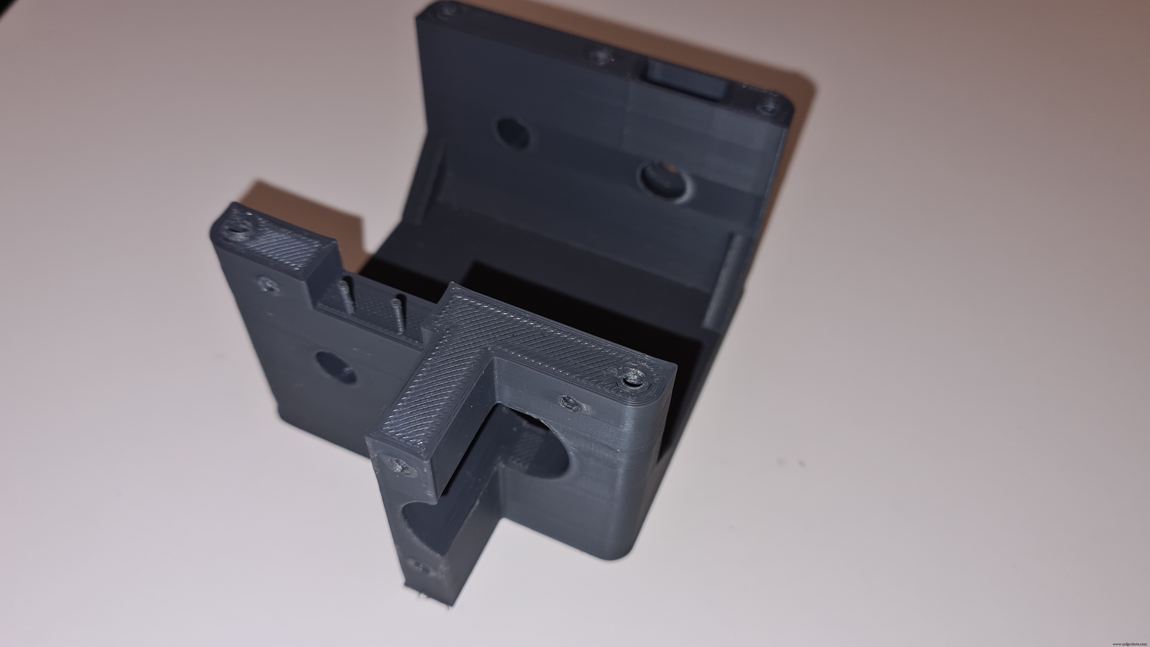 Smart Automatic Hand Sanitizer – Effortless Hygiene with Arduino-Controlled System