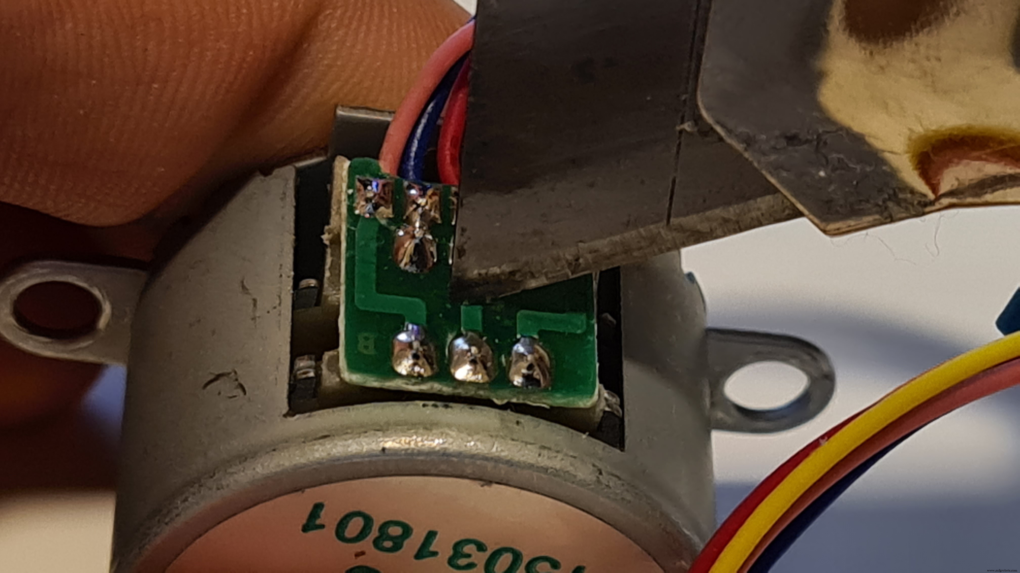 Smart Automatic Hand Sanitizer – Effortless Hygiene with Arduino-Controlled System