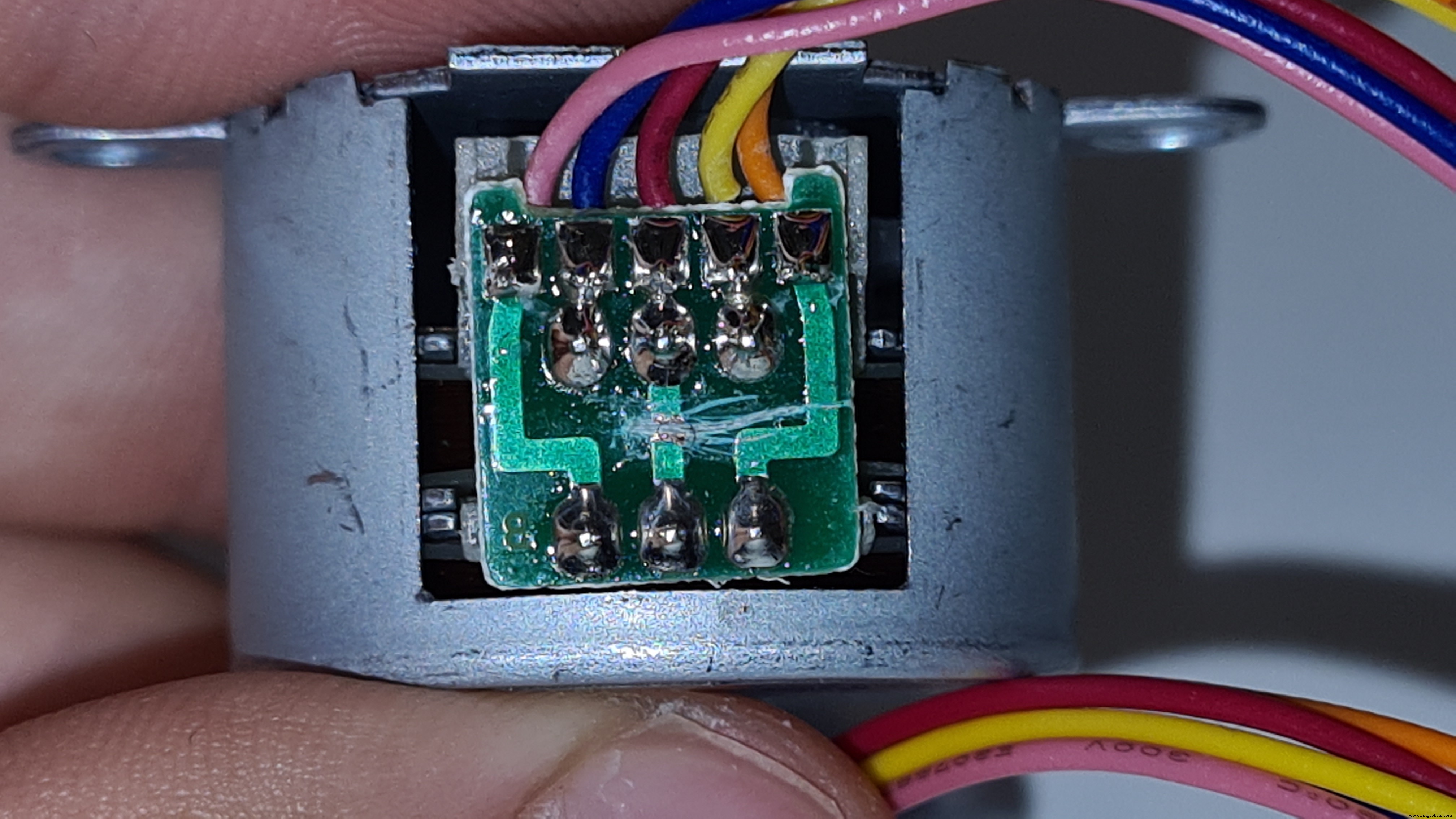 Smart Automatic Hand Sanitizer – Effortless Hygiene with Arduino-Controlled System