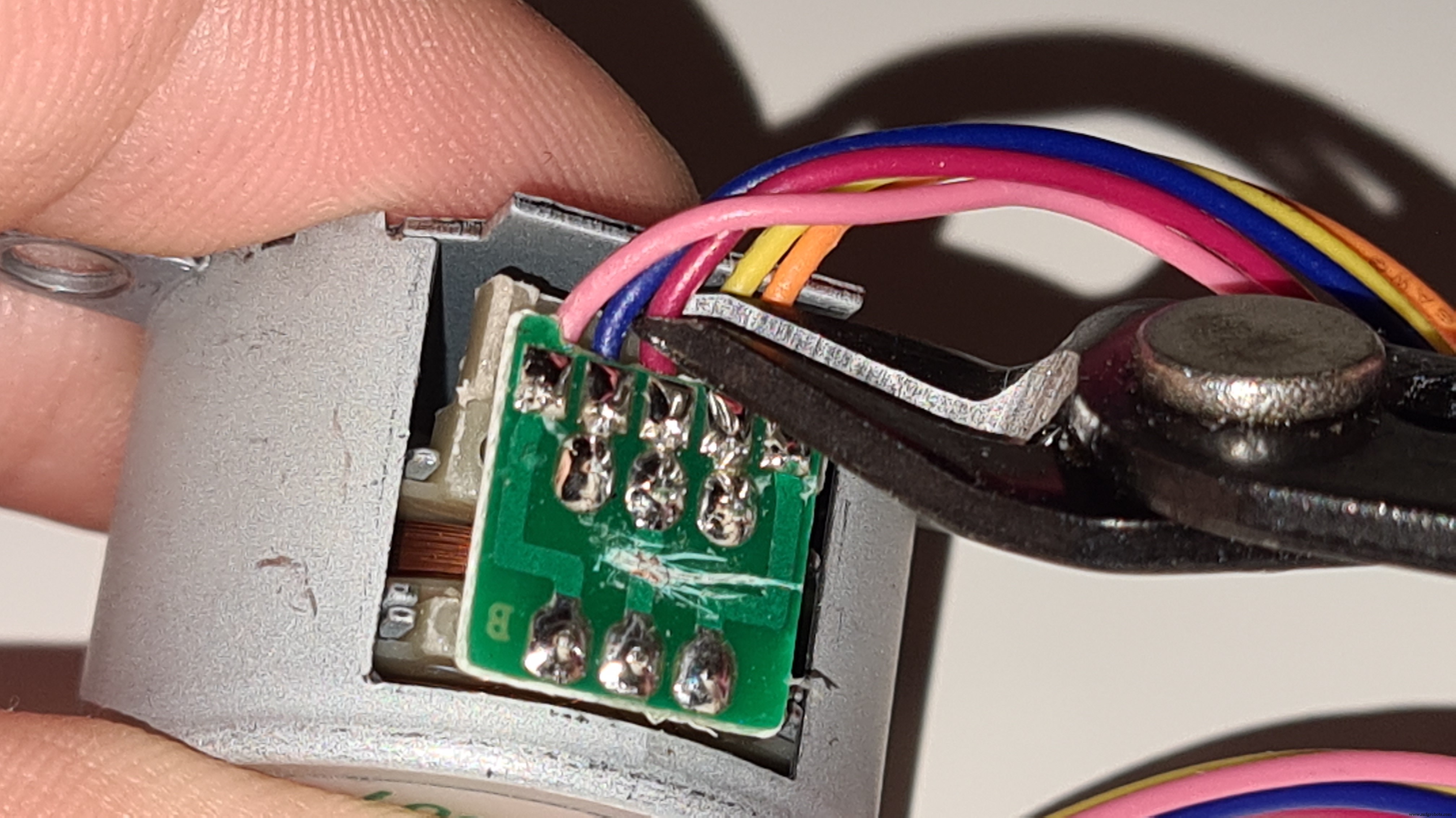 Smart Automatic Hand Sanitizer – Effortless Hygiene with Arduino-Controlled System