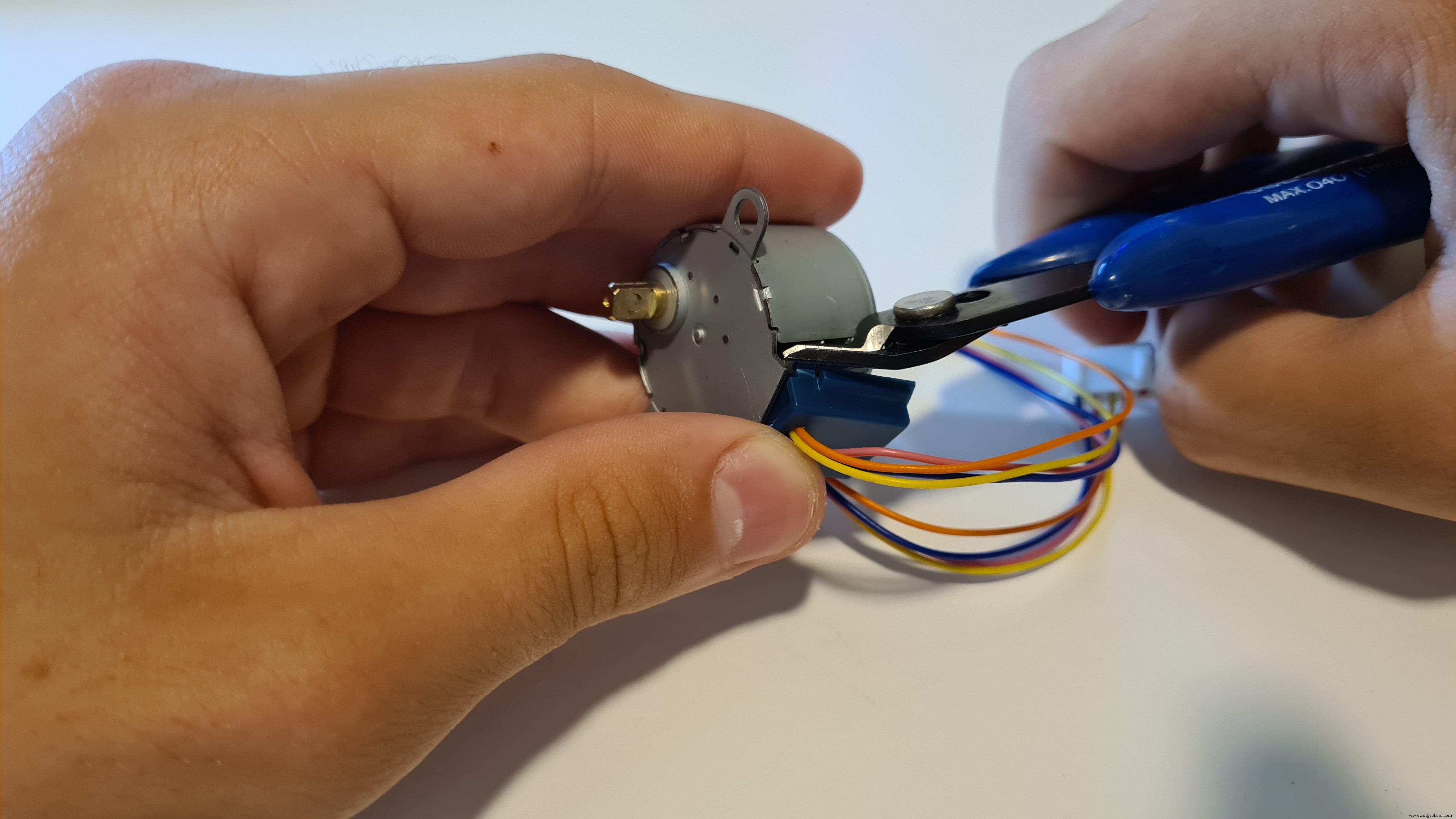 Smart Automatic Hand Sanitizer – Effortless Hygiene with Arduino-Controlled System