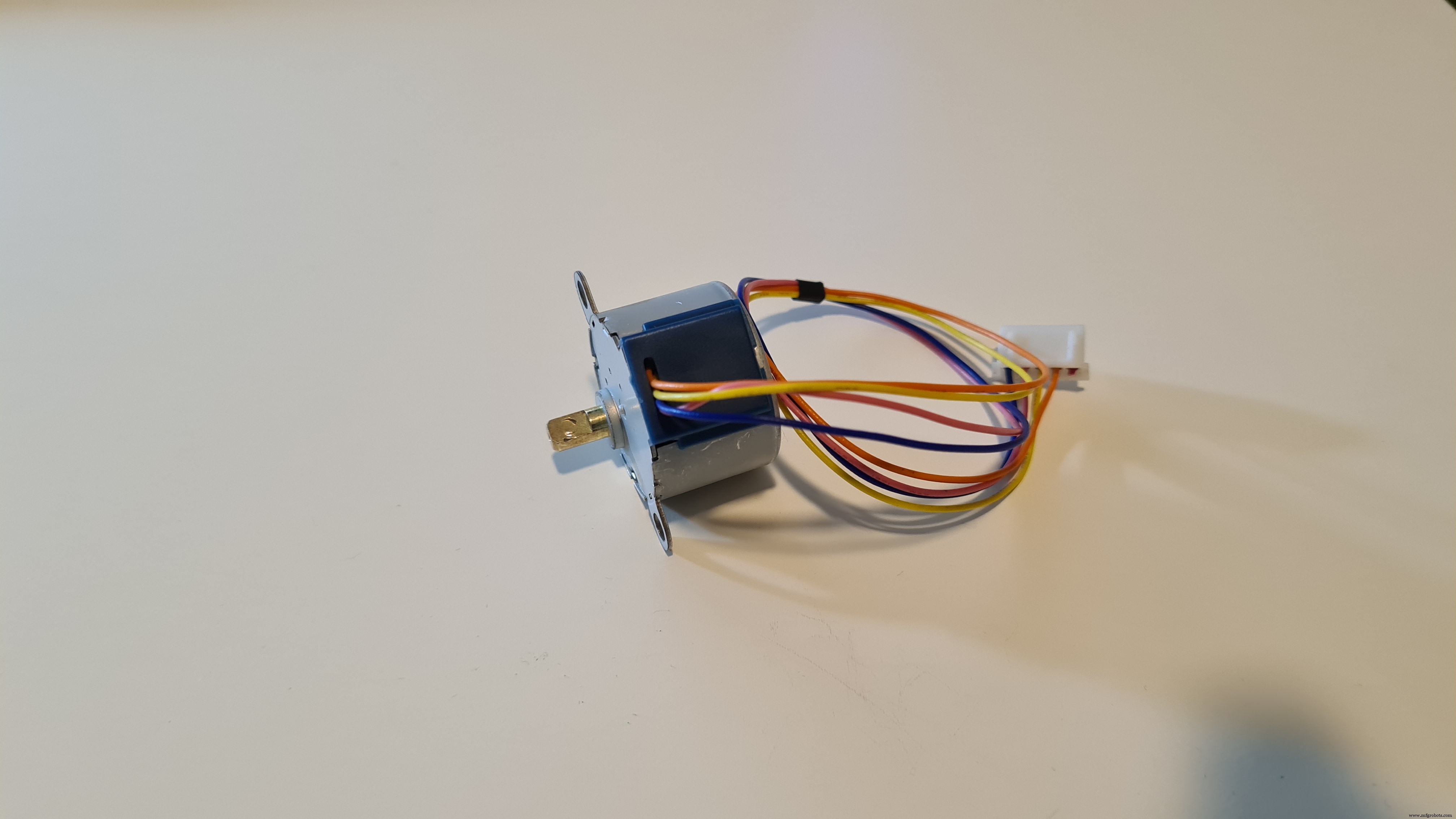 Smart Automatic Hand Sanitizer – Effortless Hygiene with Arduino-Controlled System