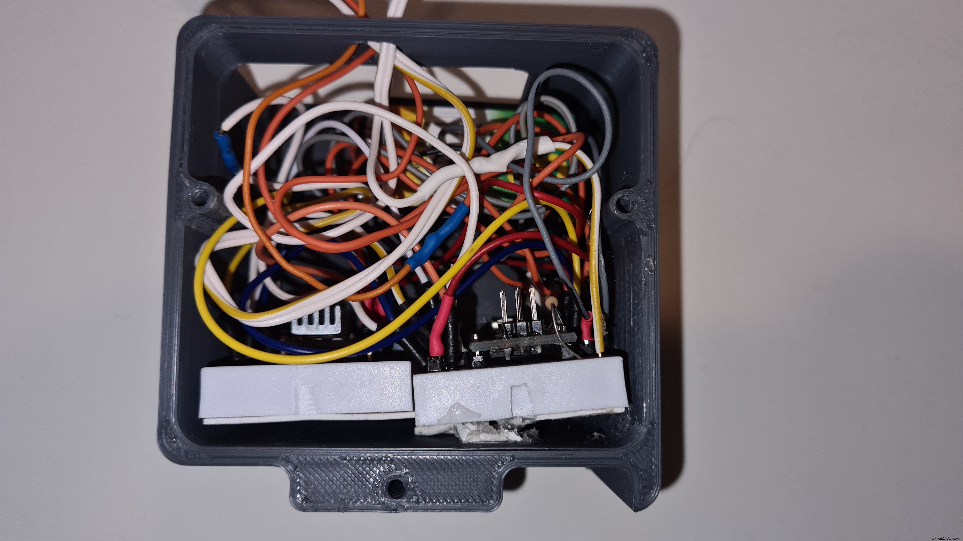 Smart Automatic Hand Sanitizer – Effortless Hygiene with Arduino-Controlled System