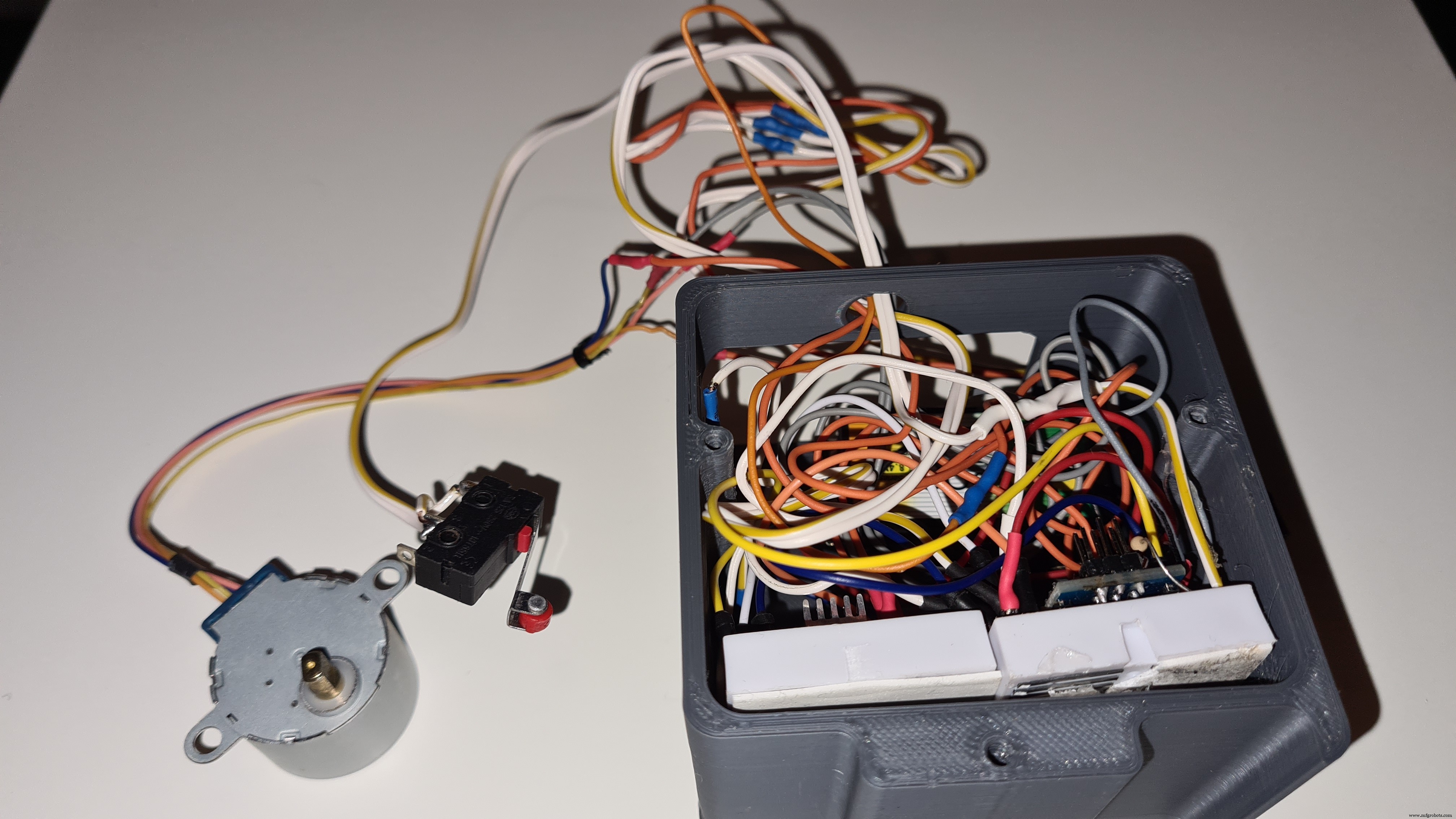 Smart Automatic Hand Sanitizer – Effortless Hygiene with Arduino-Controlled System