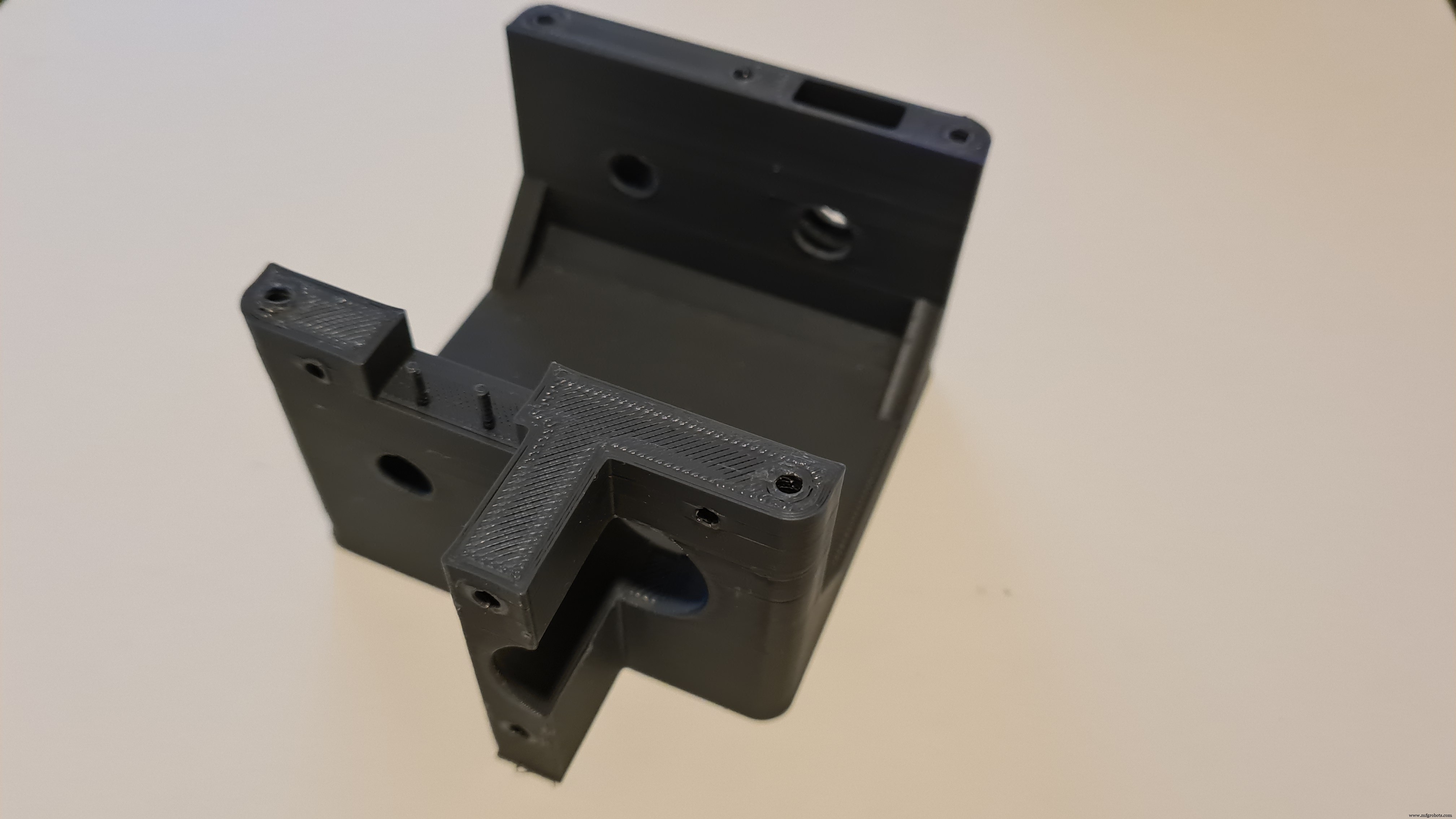 Smart Automatic Hand Sanitizer – Effortless Hygiene with Arduino-Controlled System