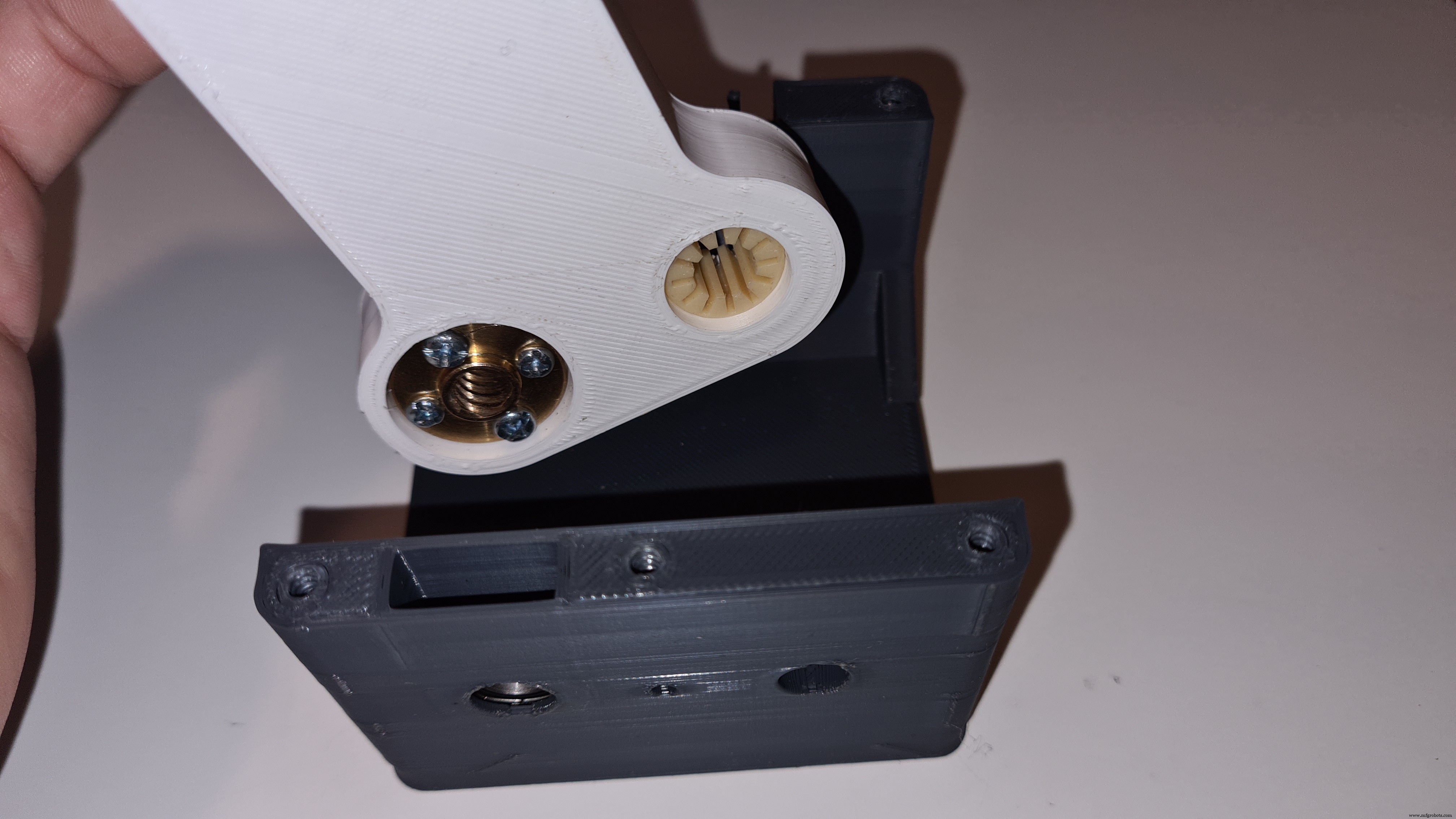 Smart Automatic Hand Sanitizer – Effortless Hygiene with Arduino-Controlled System