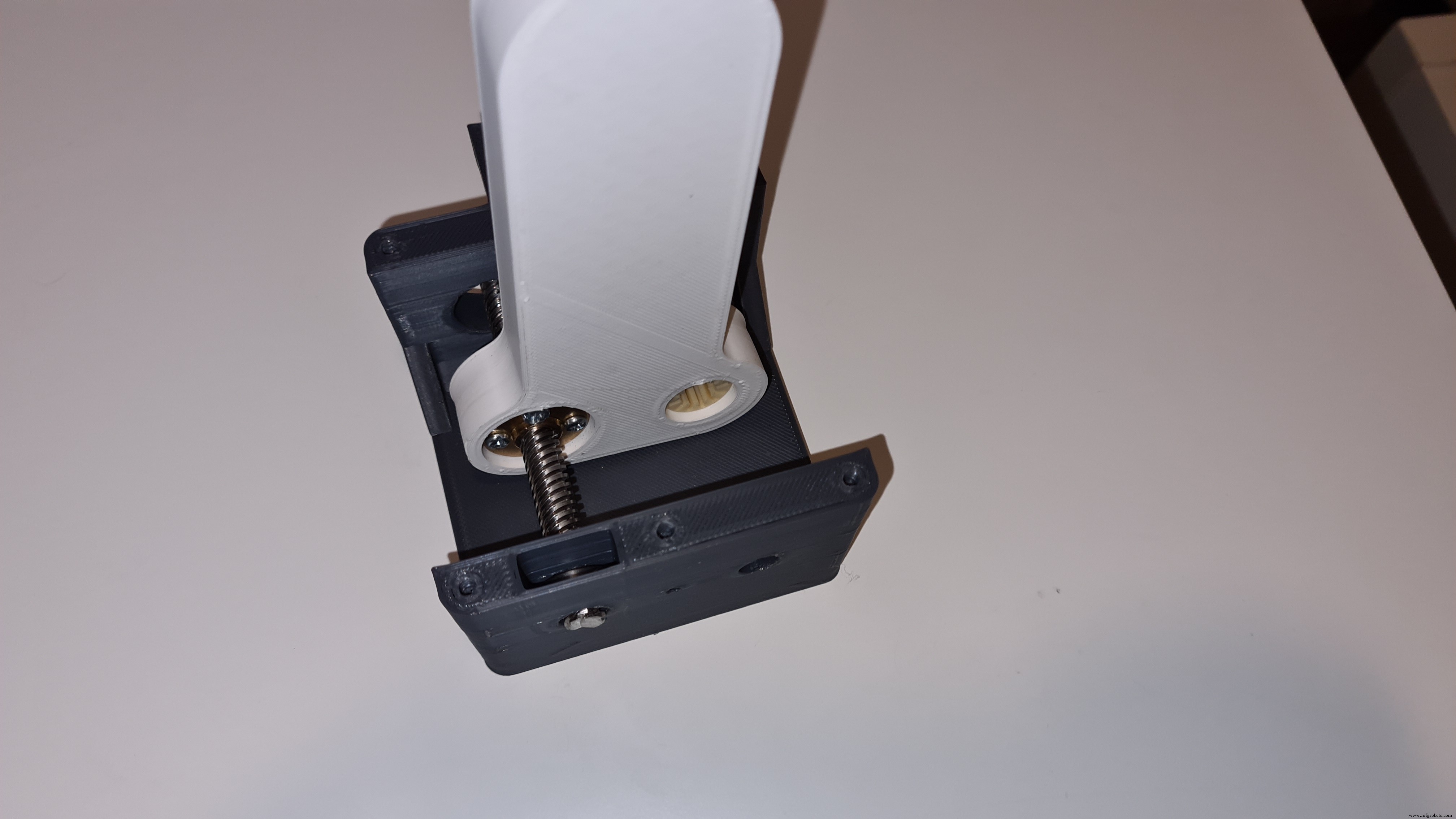 Smart Automatic Hand Sanitizer – Effortless Hygiene with Arduino-Controlled System