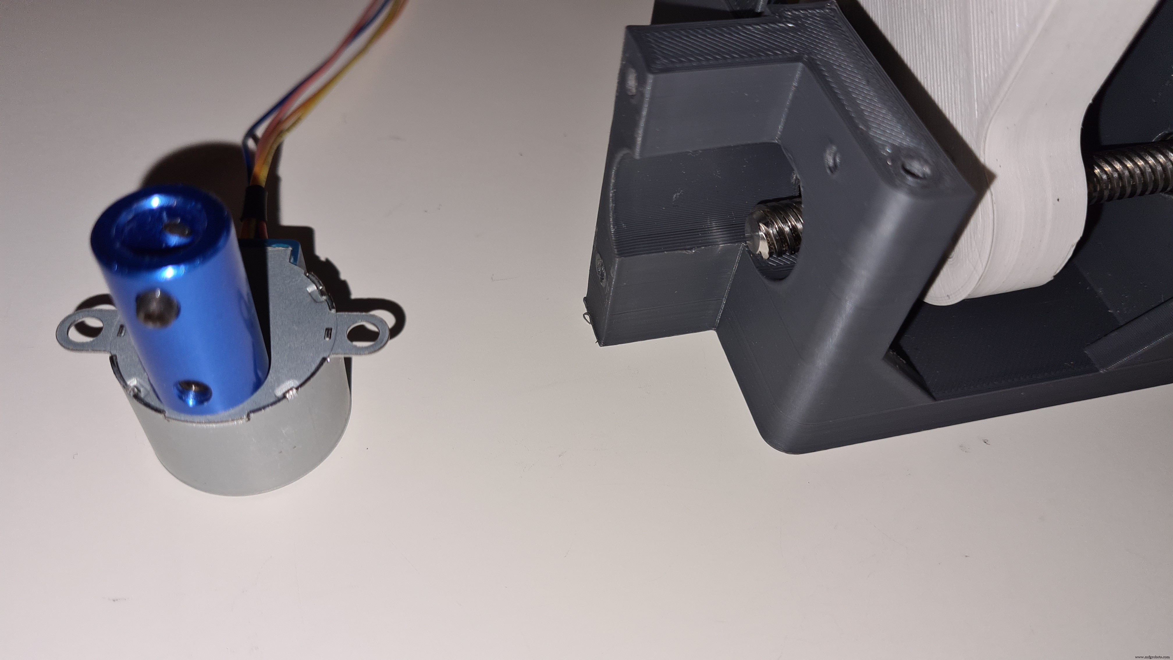 Smart Automatic Hand Sanitizer – Effortless Hygiene with Arduino-Controlled System