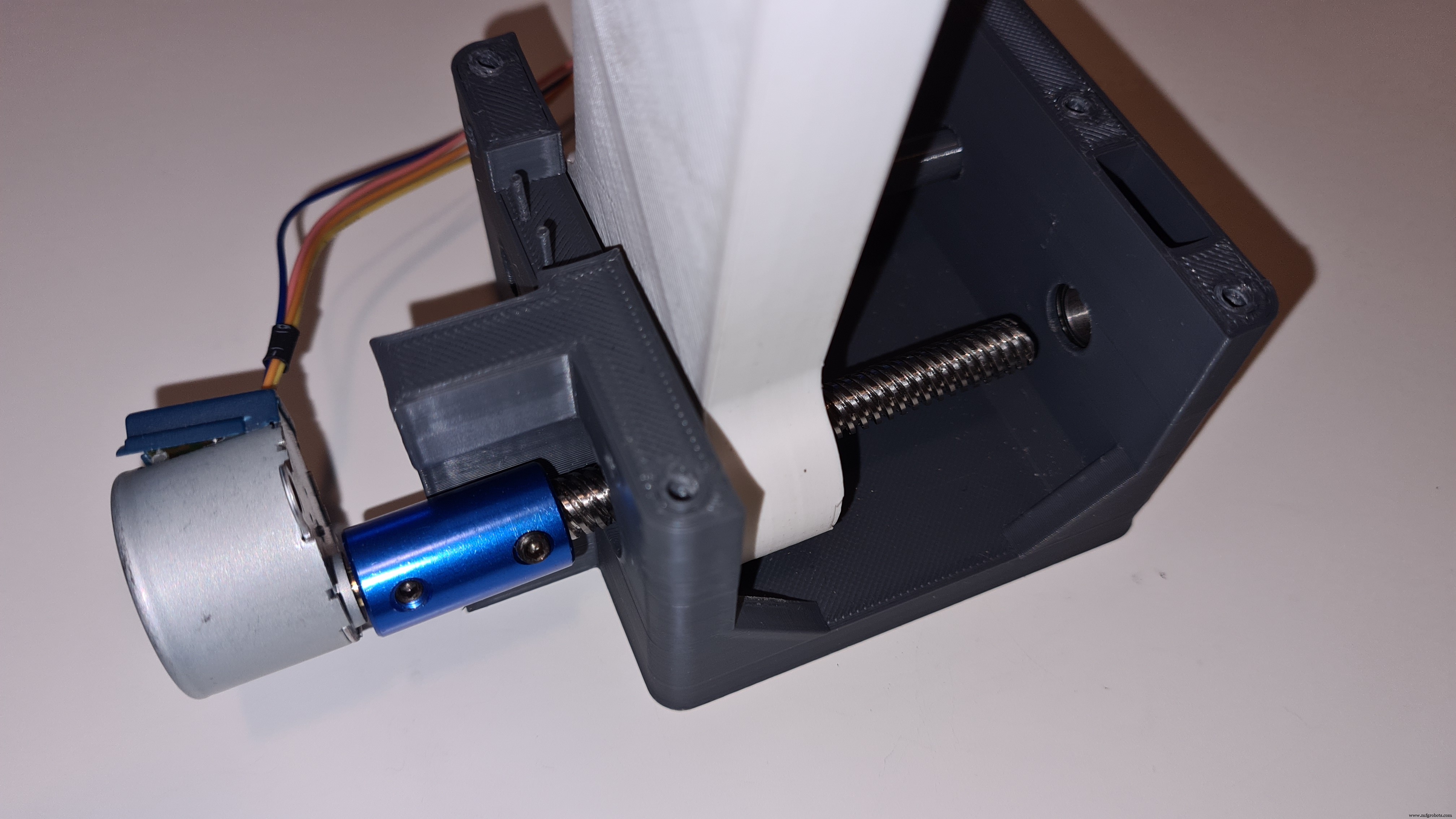 Smart Automatic Hand Sanitizer – Effortless Hygiene with Arduino-Controlled System