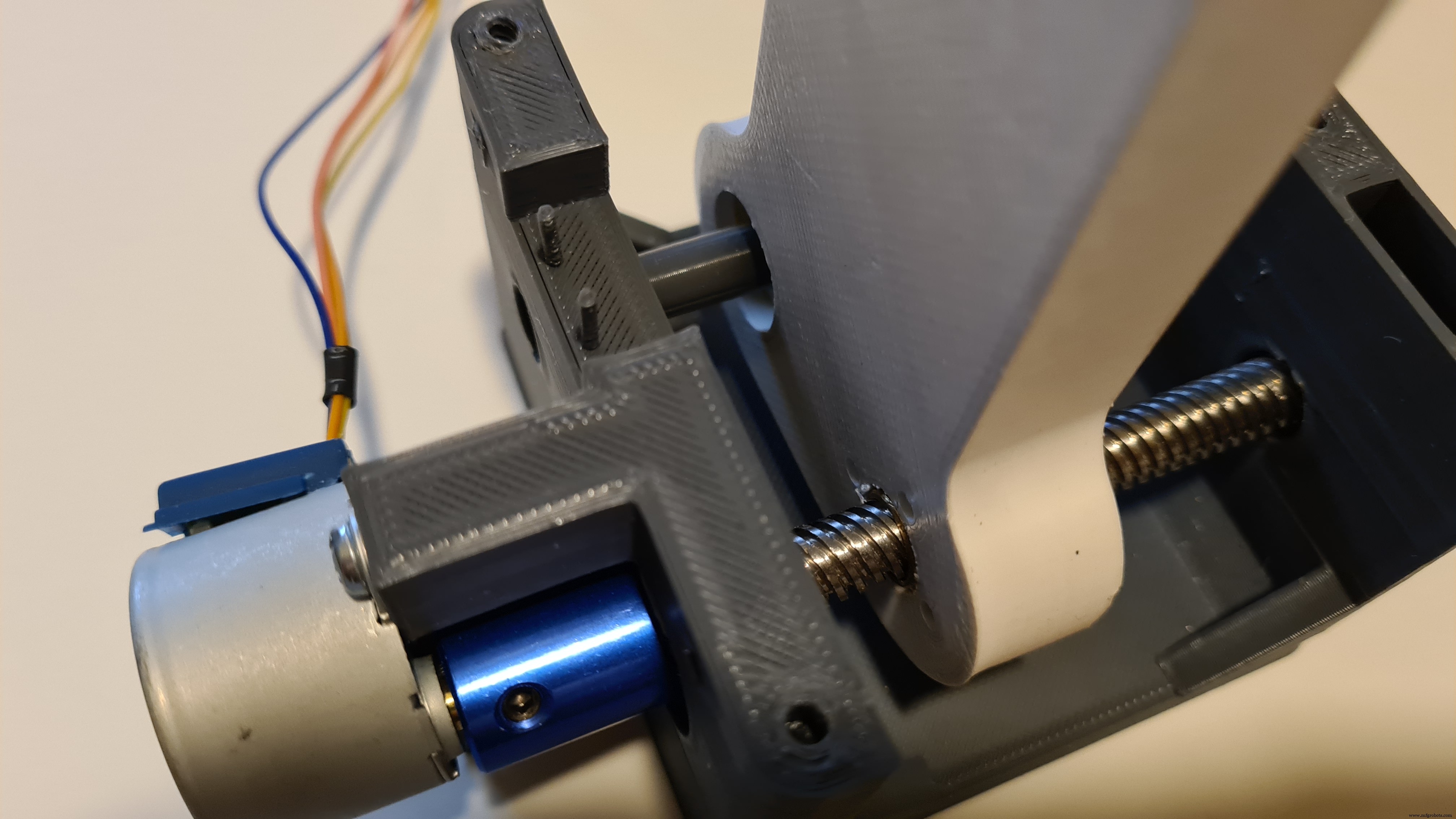 Smart Automatic Hand Sanitizer – Effortless Hygiene with Arduino-Controlled System