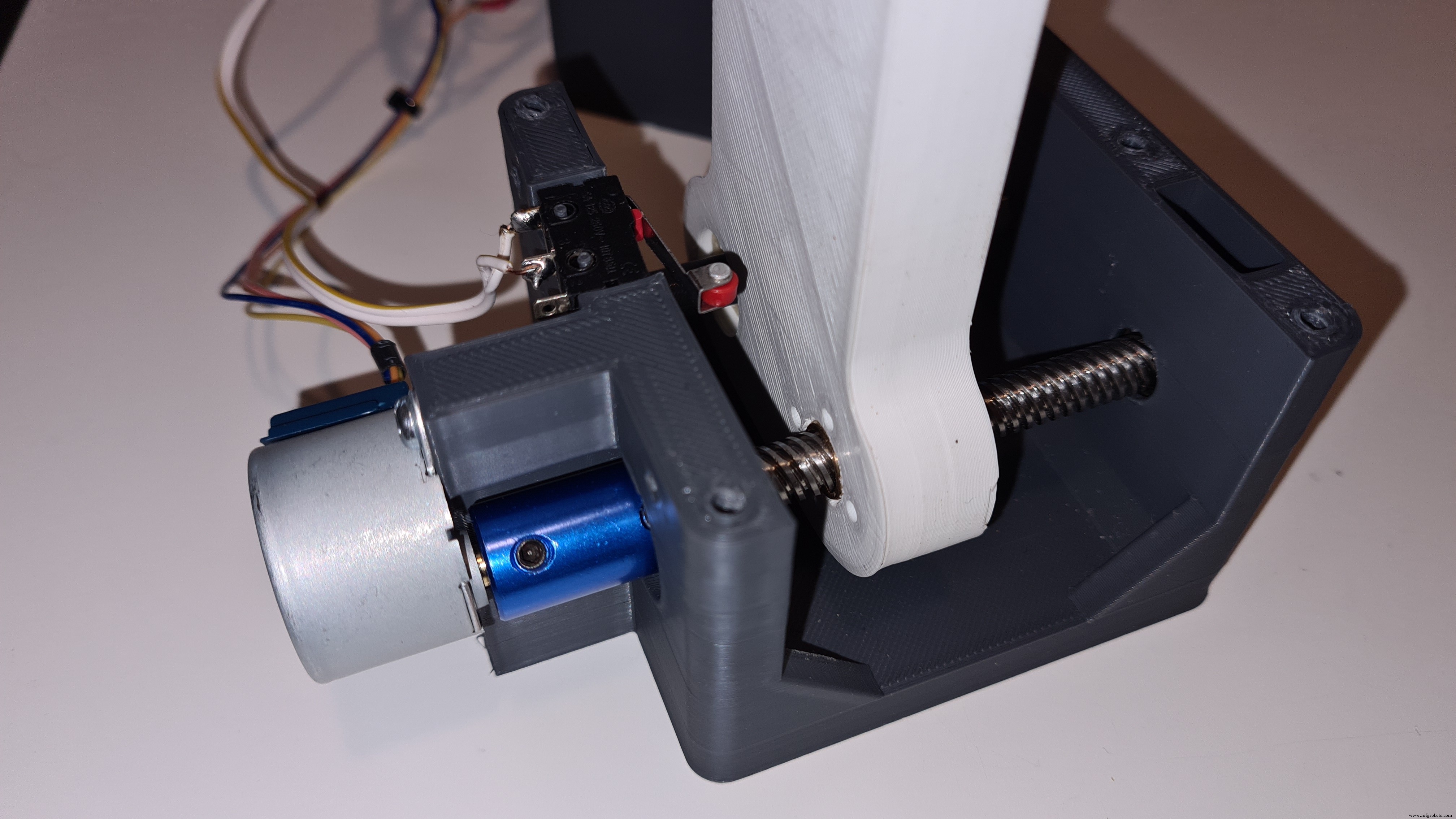 Smart Automatic Hand Sanitizer – Effortless Hygiene with Arduino-Controlled System