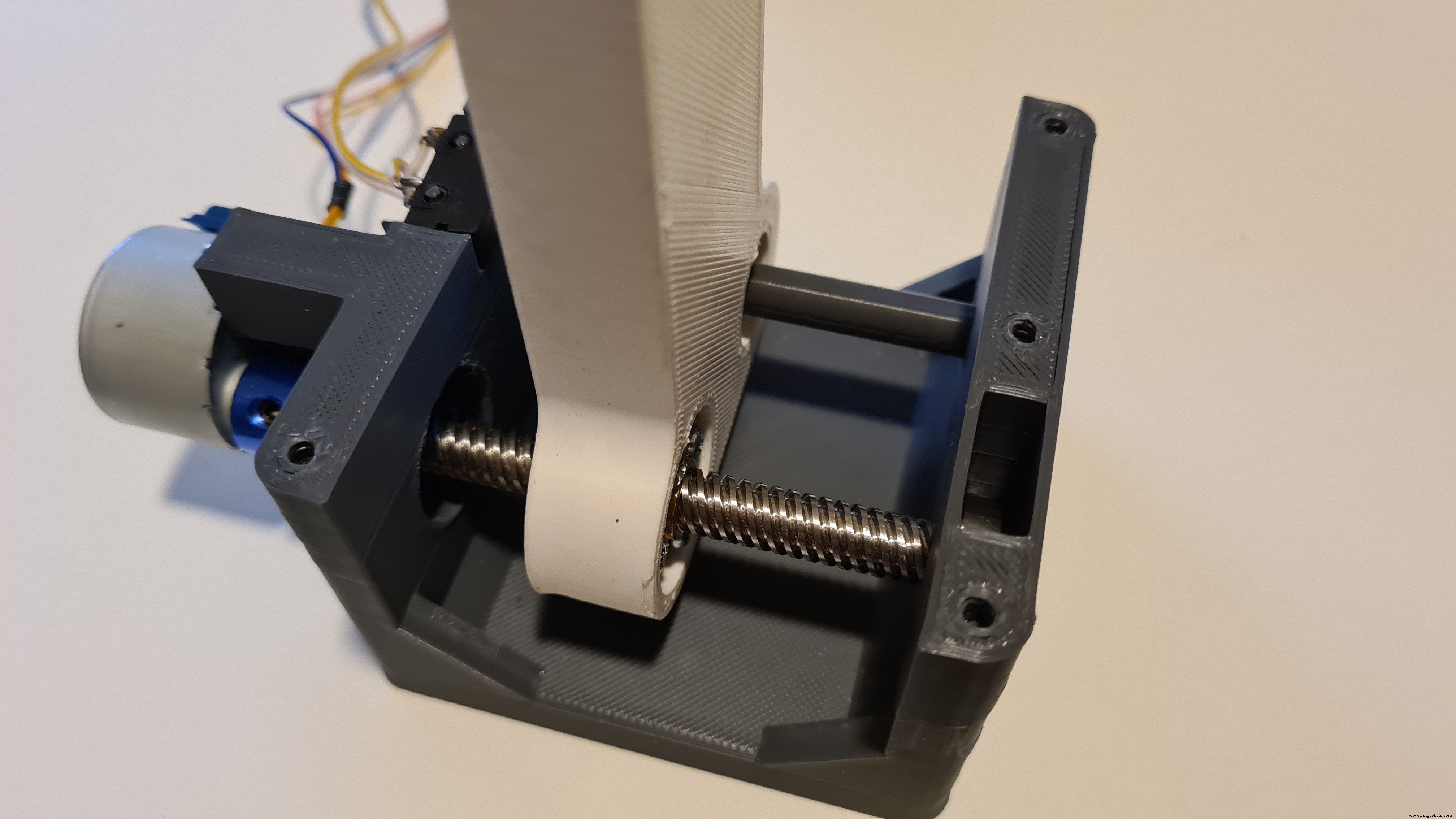 Smart Automatic Hand Sanitizer – Effortless Hygiene with Arduino-Controlled System