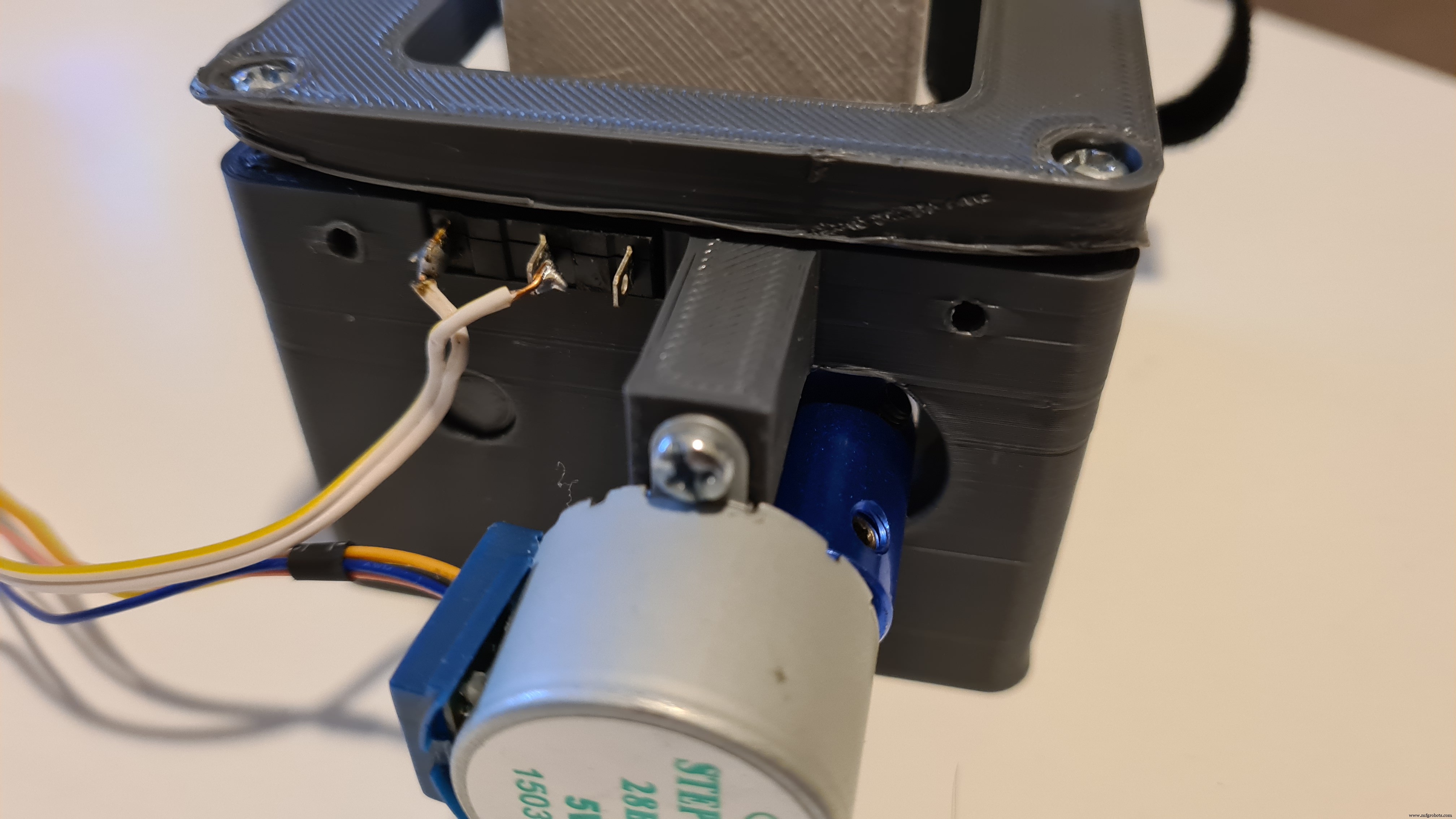 Smart Automatic Hand Sanitizer – Effortless Hygiene with Arduino-Controlled System