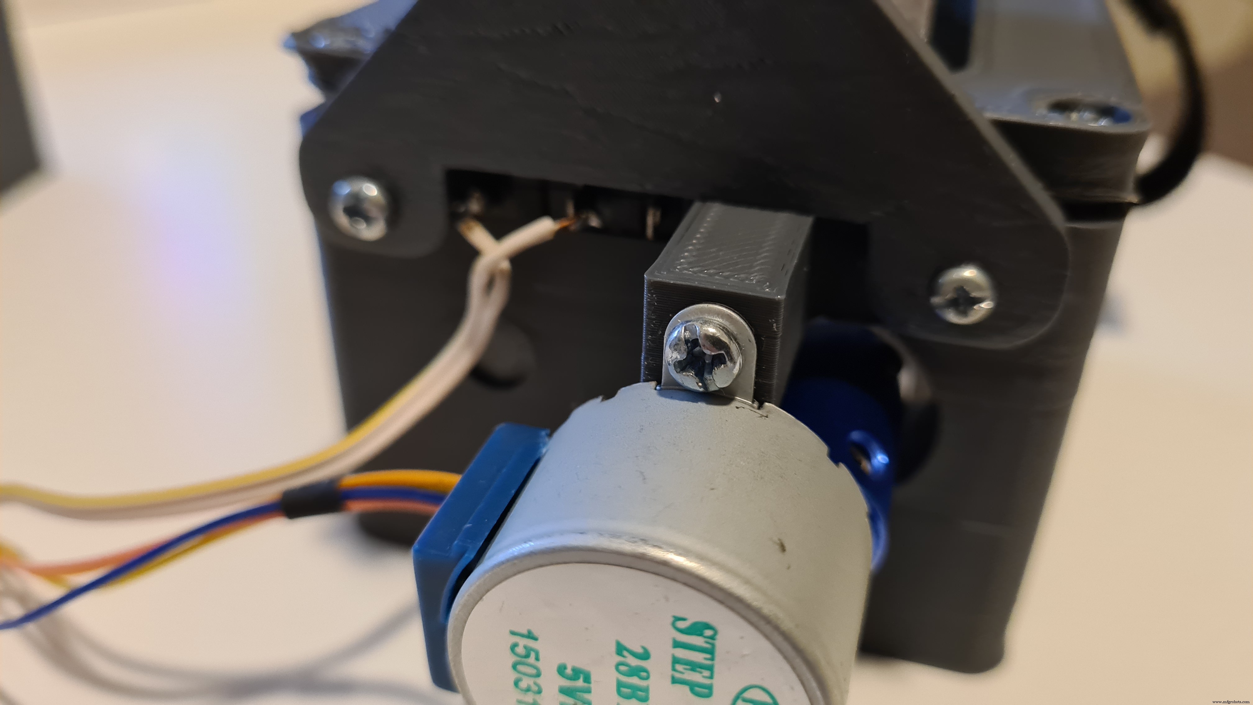 Smart Automatic Hand Sanitizer – Effortless Hygiene with Arduino-Controlled System