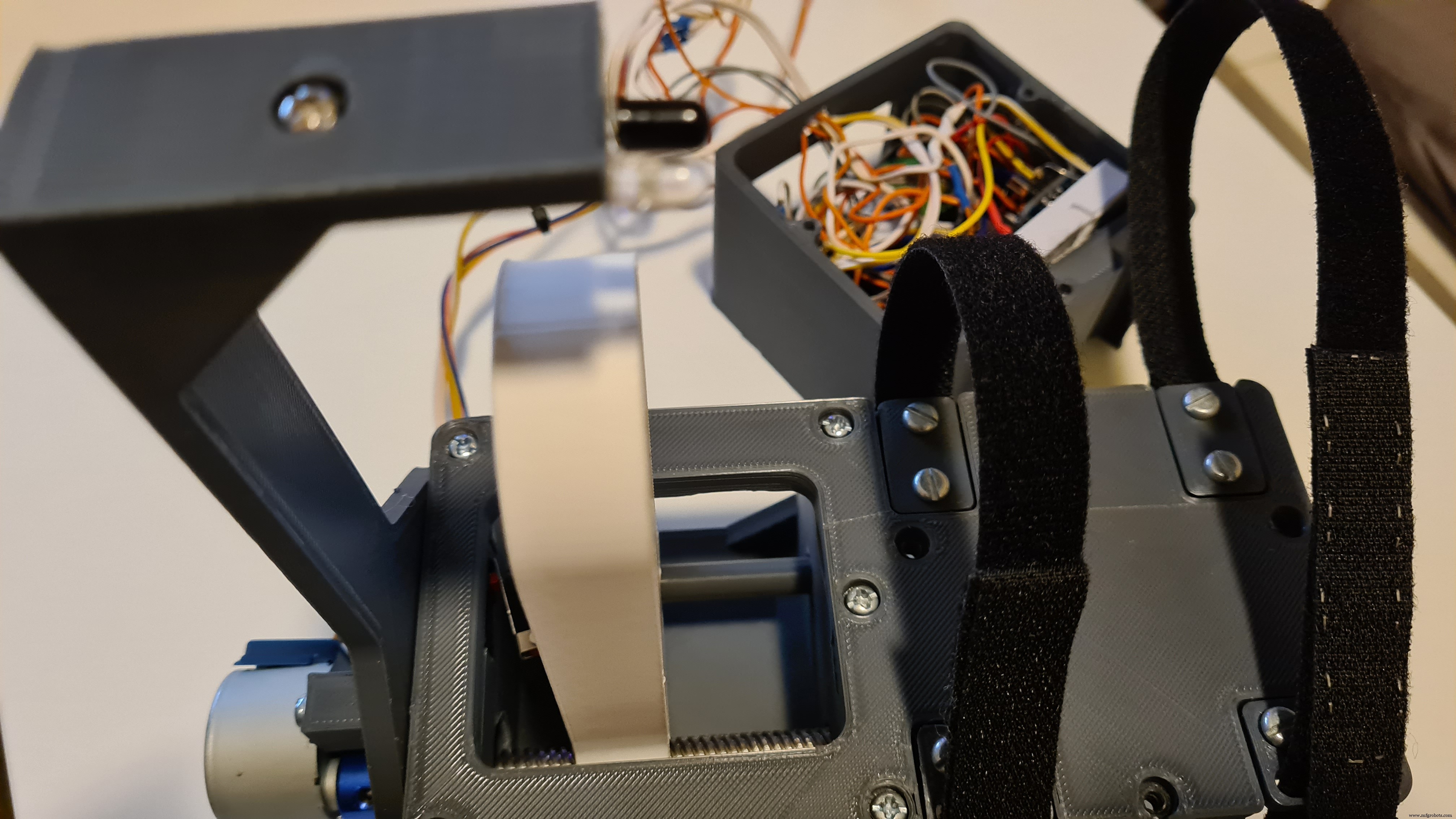 Smart Automatic Hand Sanitizer – Effortless Hygiene with Arduino-Controlled System