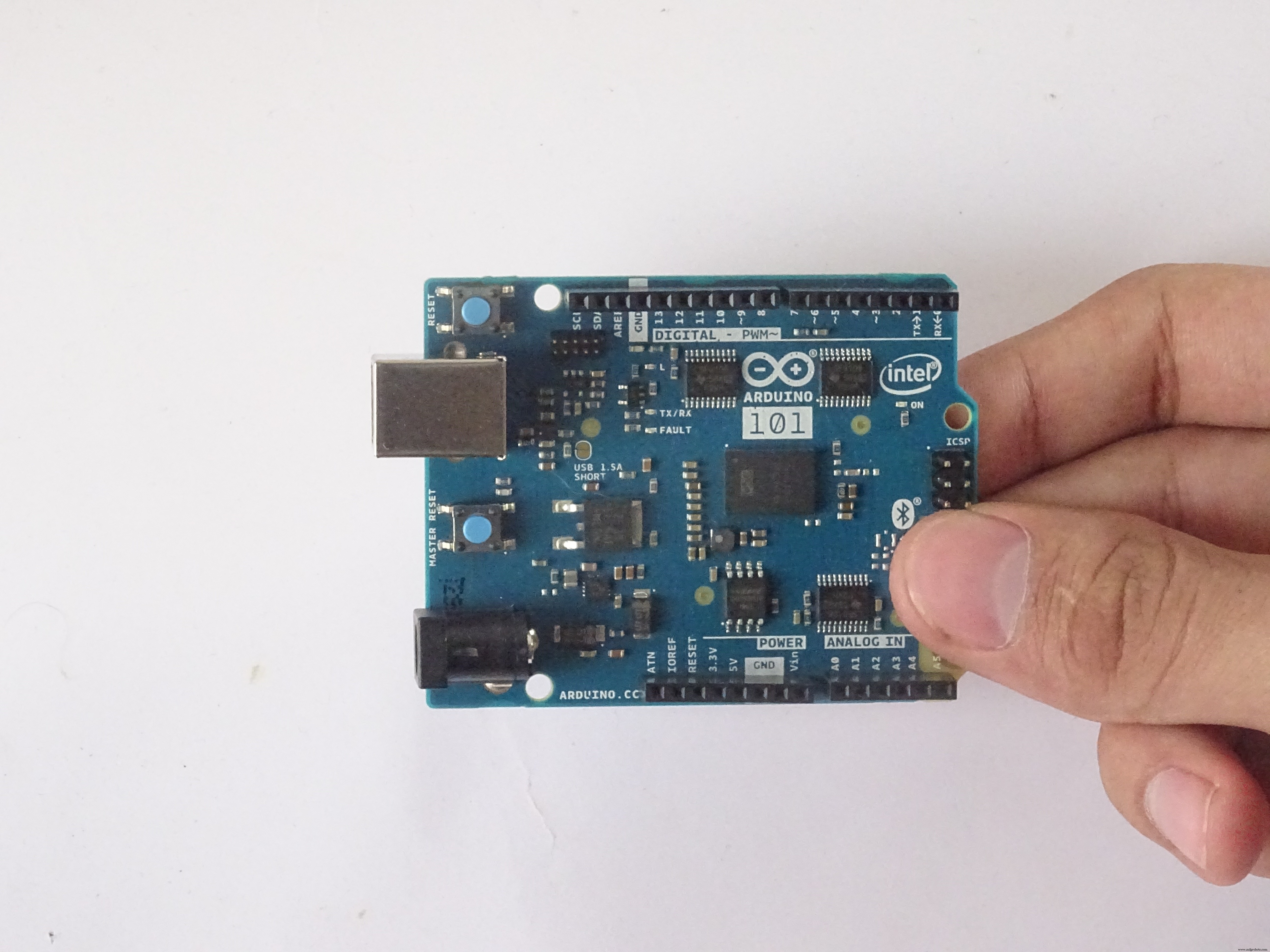 Advanced Smart Waste Monitoring with Arduino 101: BLE & WiFi Integration