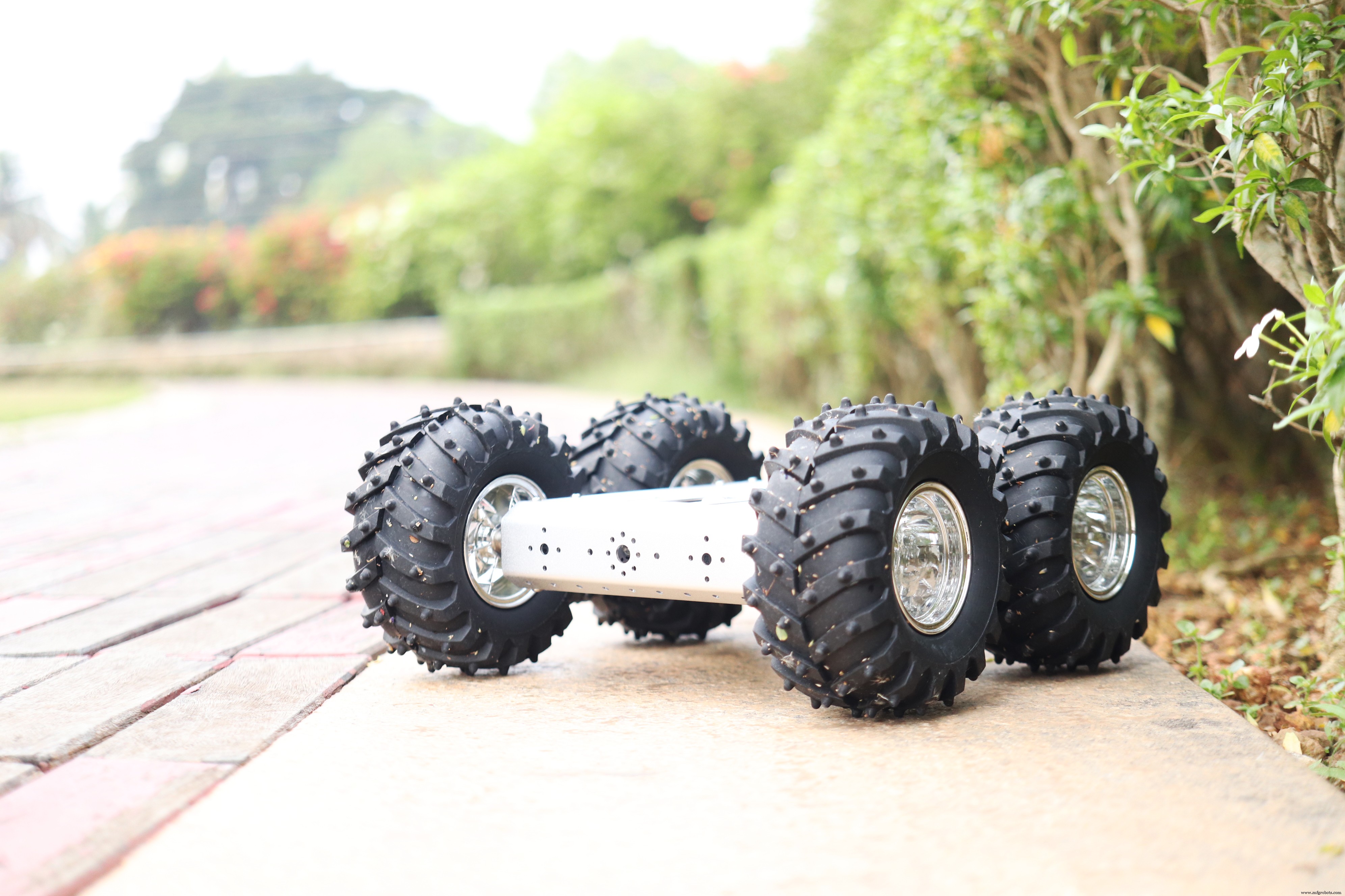 Build Your Own RC Monster Truck: The Badland Brawler Powered by Arduino