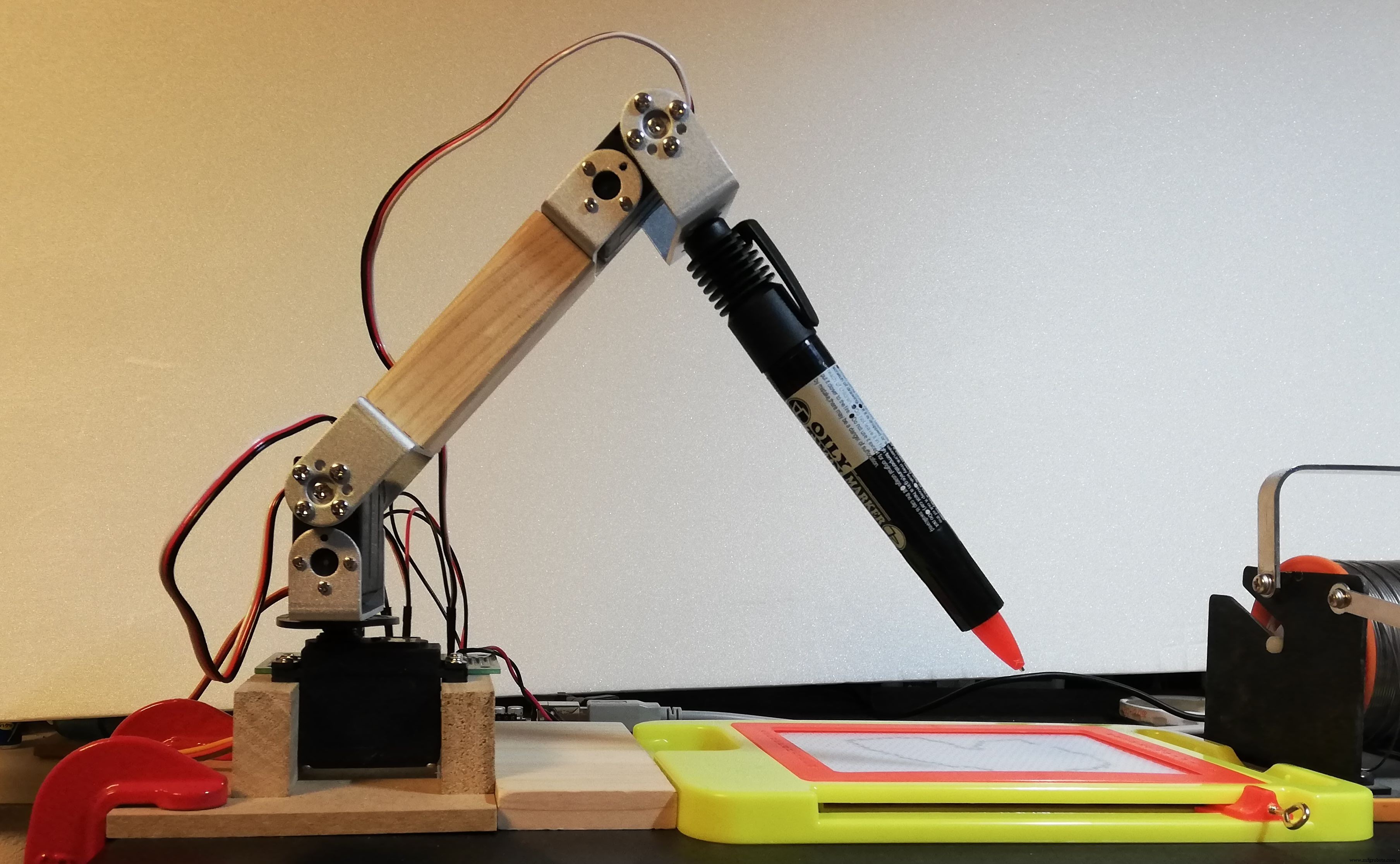 Arduino‑Powered Robot Arm with Custom Controller – Servo & Potentiometer Build