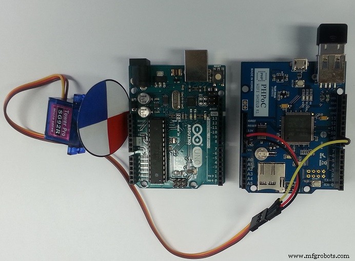Arduino UNO Web-Enabled Servo Control with PHPoC WiFi Shield