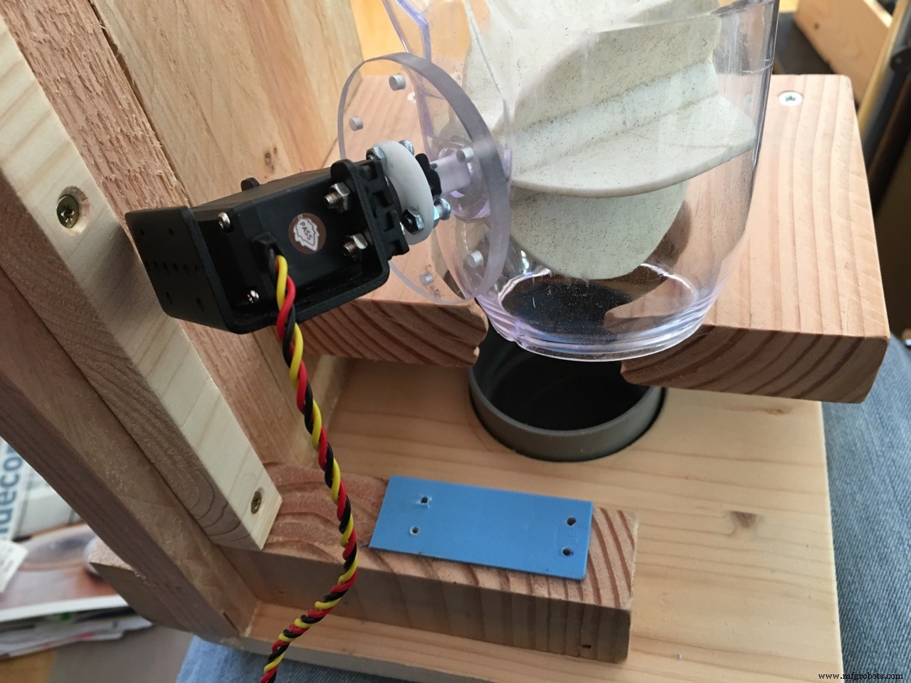 Build Your Own Smart Pet Feeder with Arduino Nano