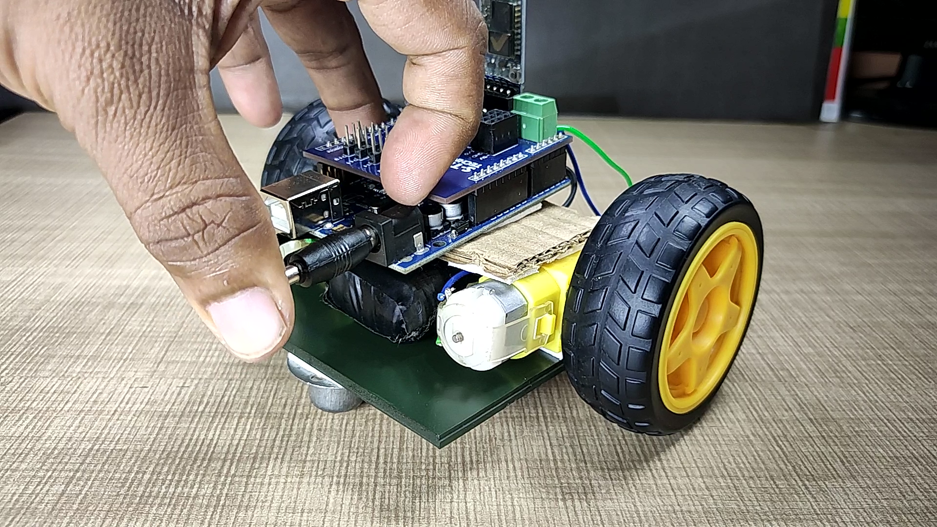 Build a Gesture‑Controlled Robot at Home with Arduino and MPU‑6050