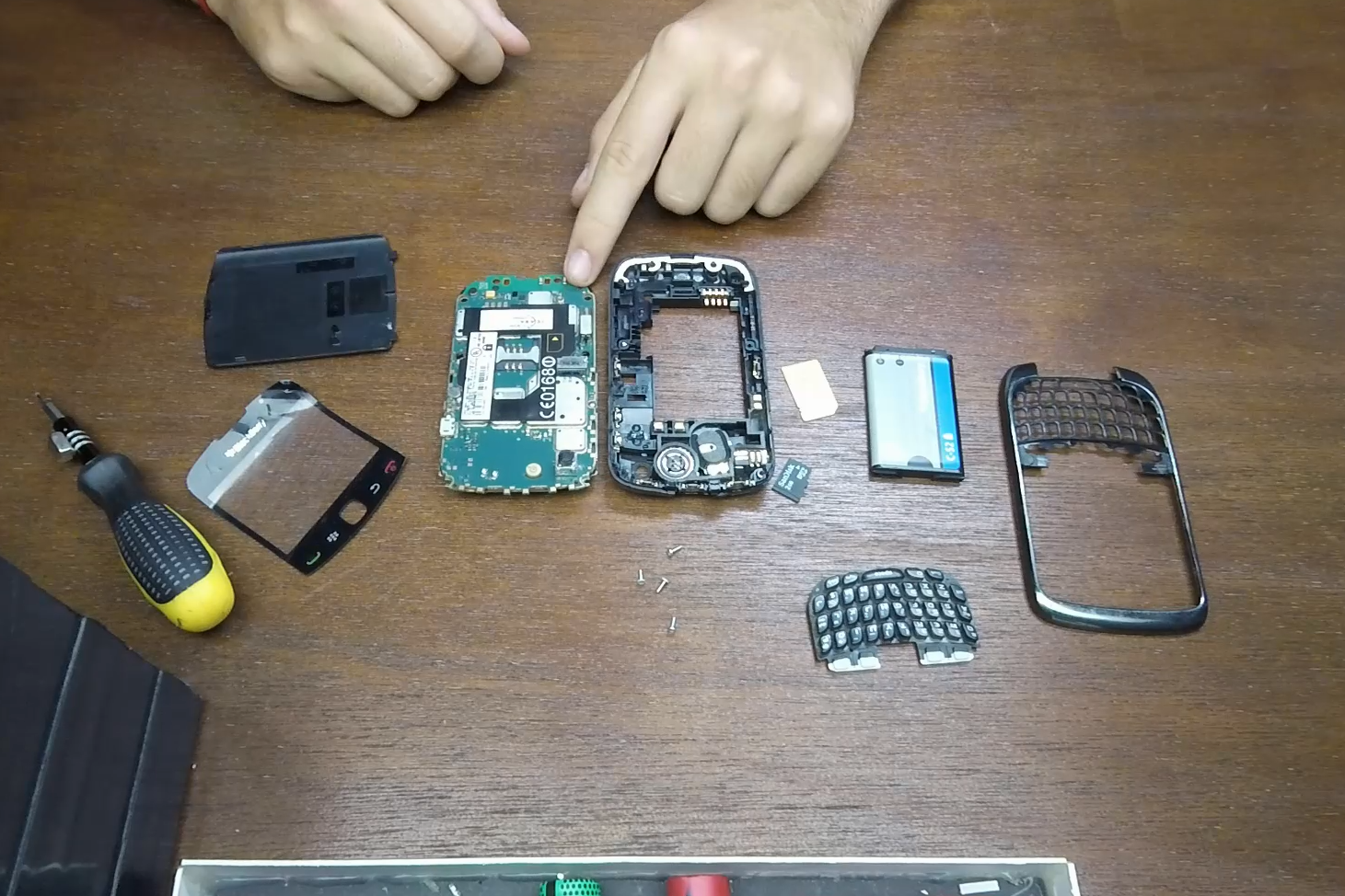 Why an Old Phone Beats Buying a GSM Module: A Smart, Cost‑Effective Alternative