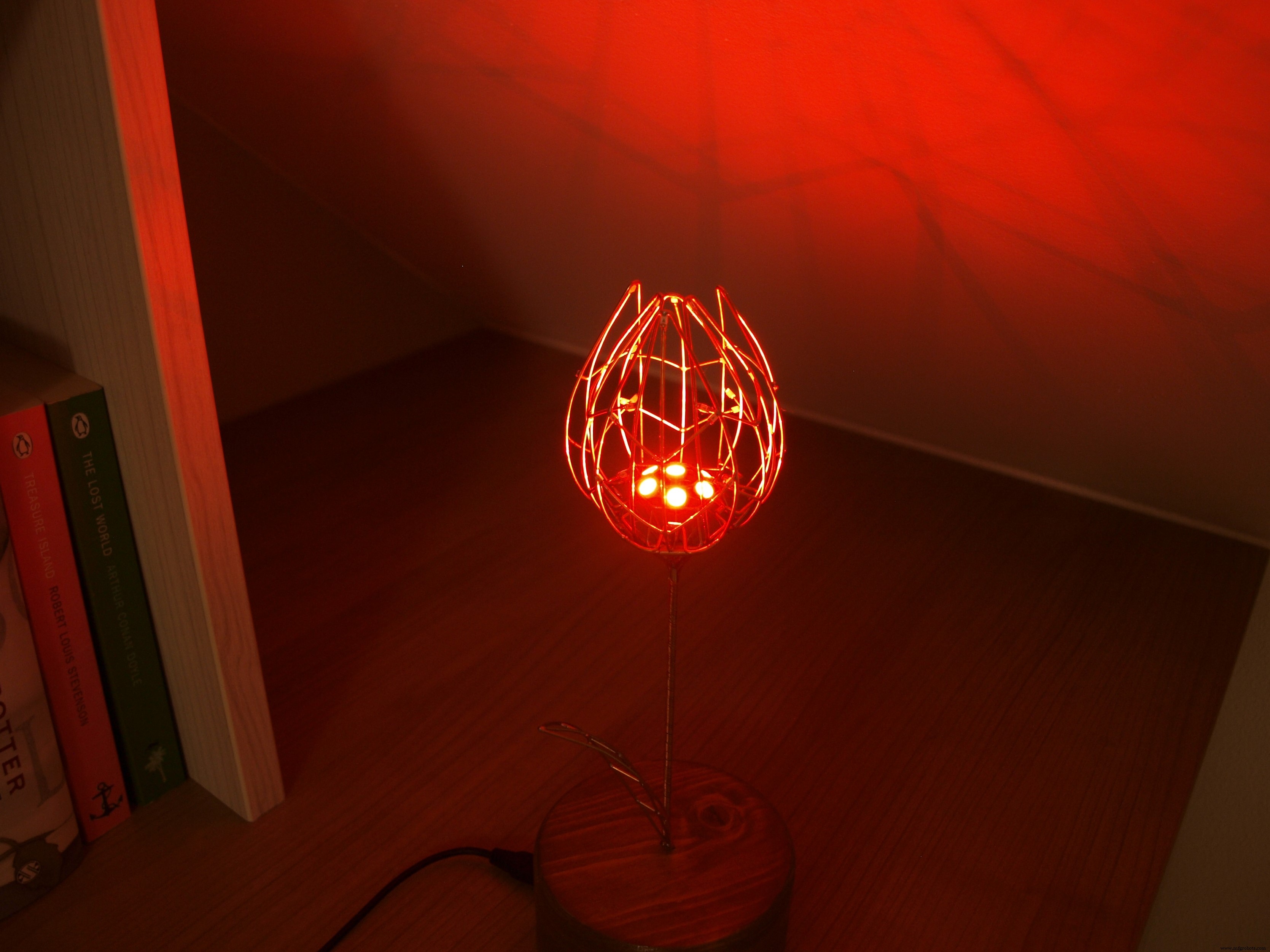 Ever Blooming Mechanical Tulip – Touch-Activated LED Flower