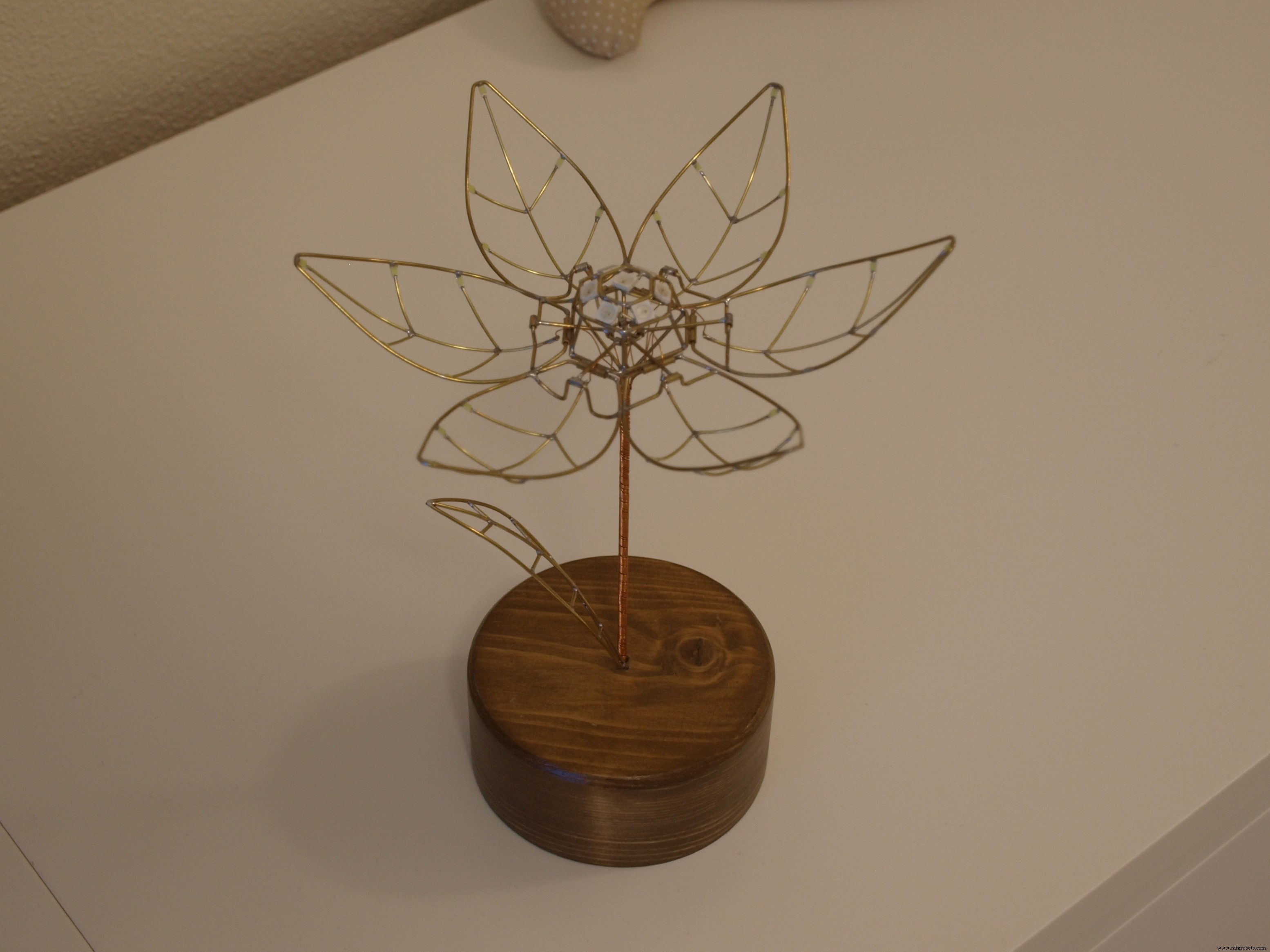 Ever Blooming Mechanical Tulip – Touch-Activated LED Flower