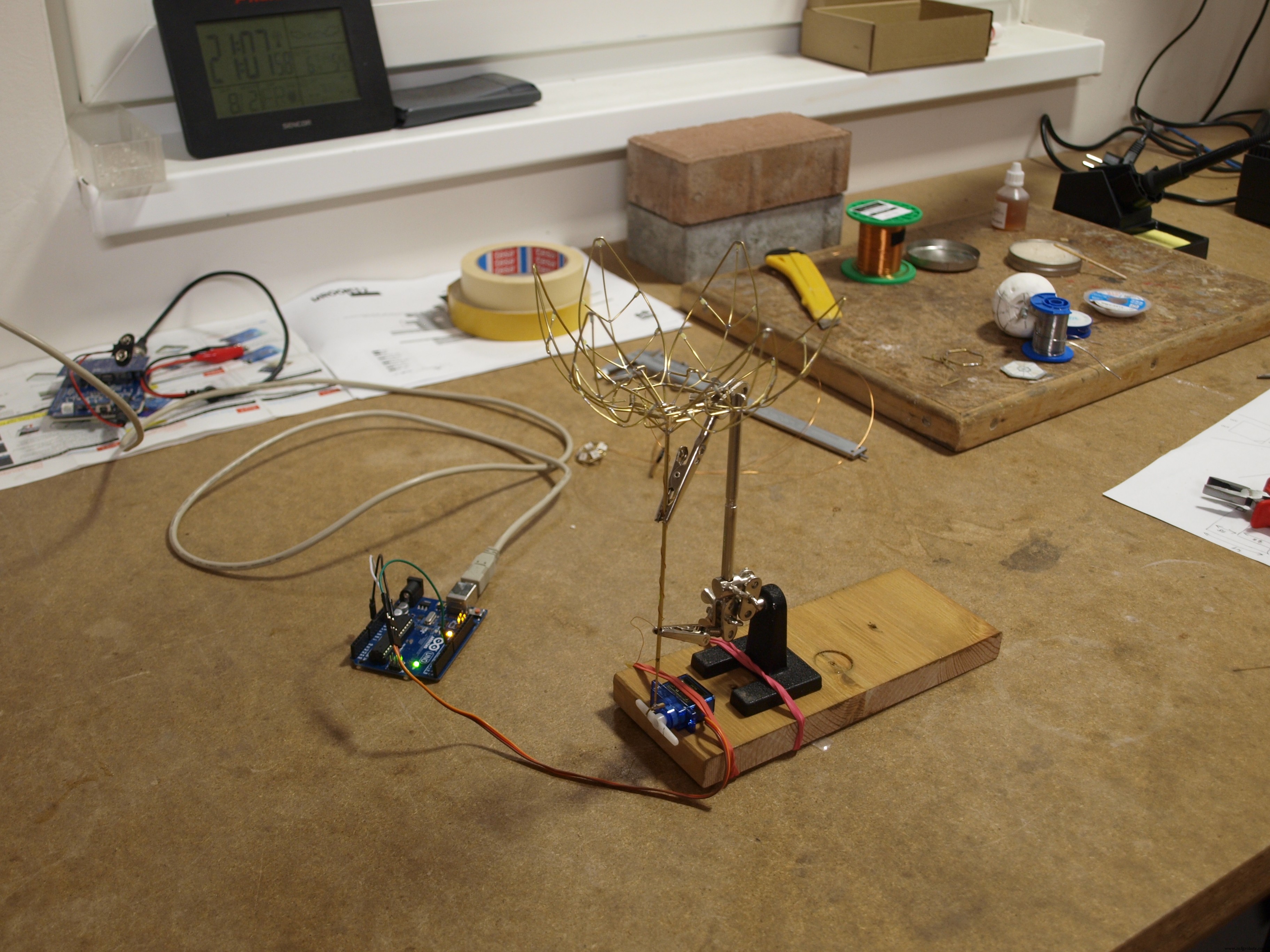 Ever Blooming Mechanical Tulip – Touch-Activated LED Flower